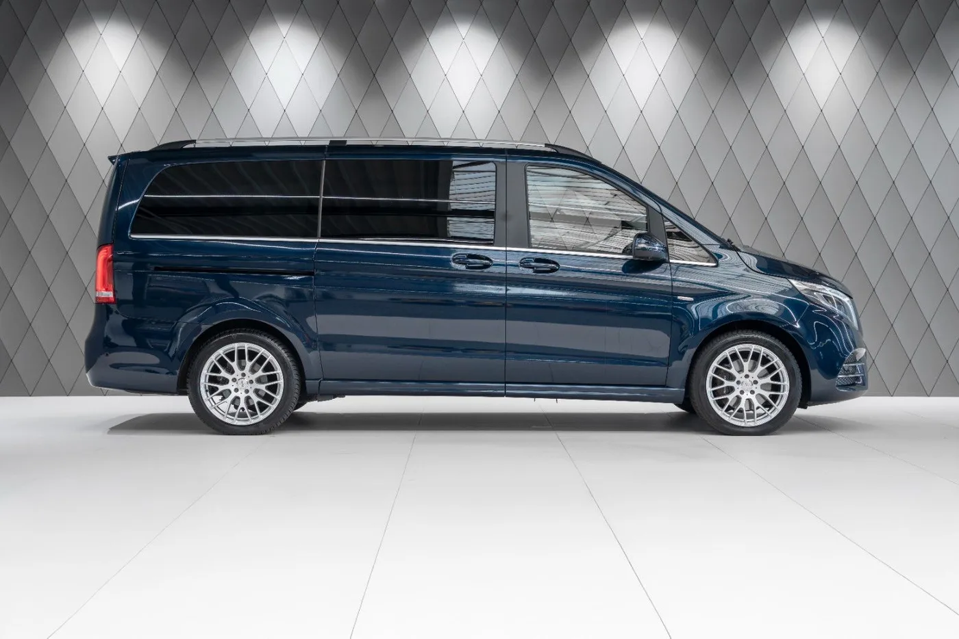 2017 Mercedes-Benz V 250 d Avantgarde angeboten von einem Supersportwagenhändler in Schenefeld, Deutschland, Foto 3 von 25