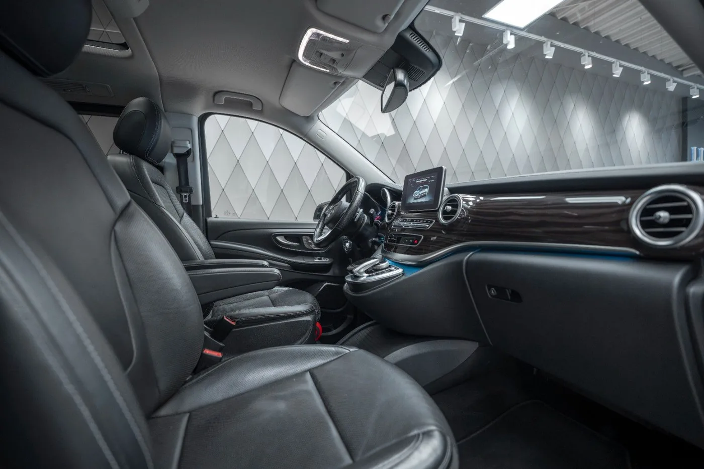 2017 Mercedes-Benz V 250 d Avantgarde angeboten von einem Supersportwagenhändler in Schenefeld, Deutschland, Foto 16 von 25