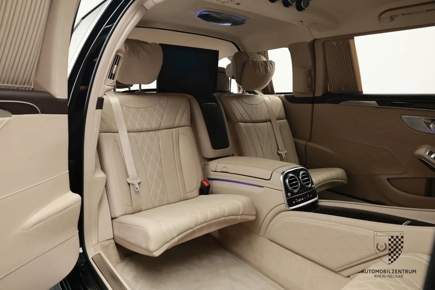 2017 Mercedes-Maybach S 600 Pullman proposée par un spécialiste de la supercar à Viernheim, Allemagne, photo 21 sur 25