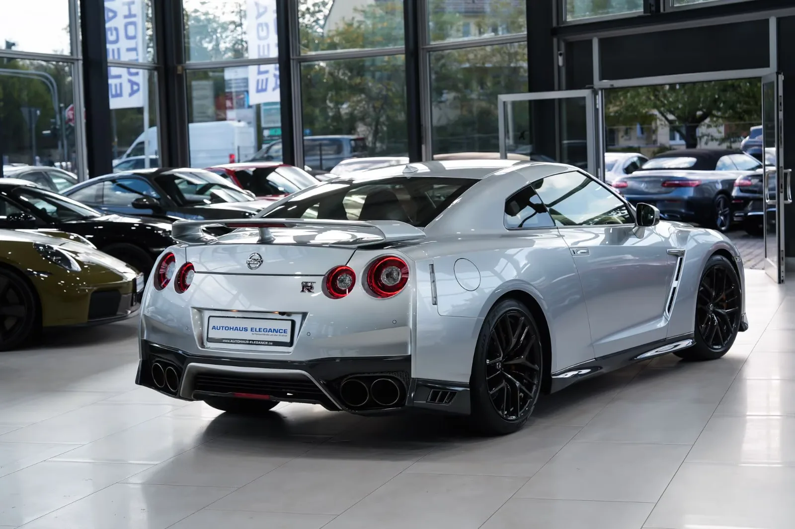 2017 Nissan GT-R Black Edition, 2/30