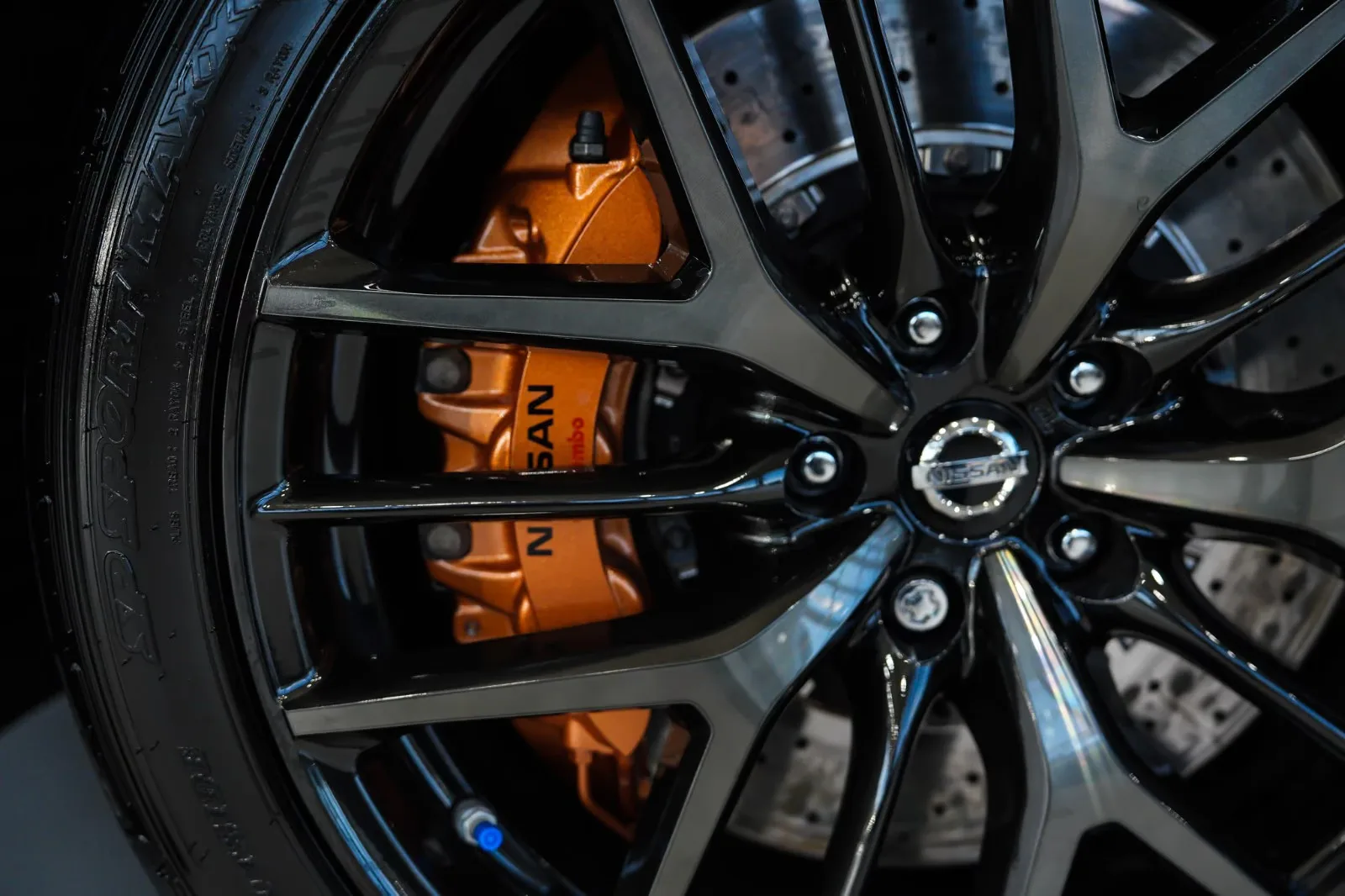 2017 Nissan GT-R Black Edition, 15/30
