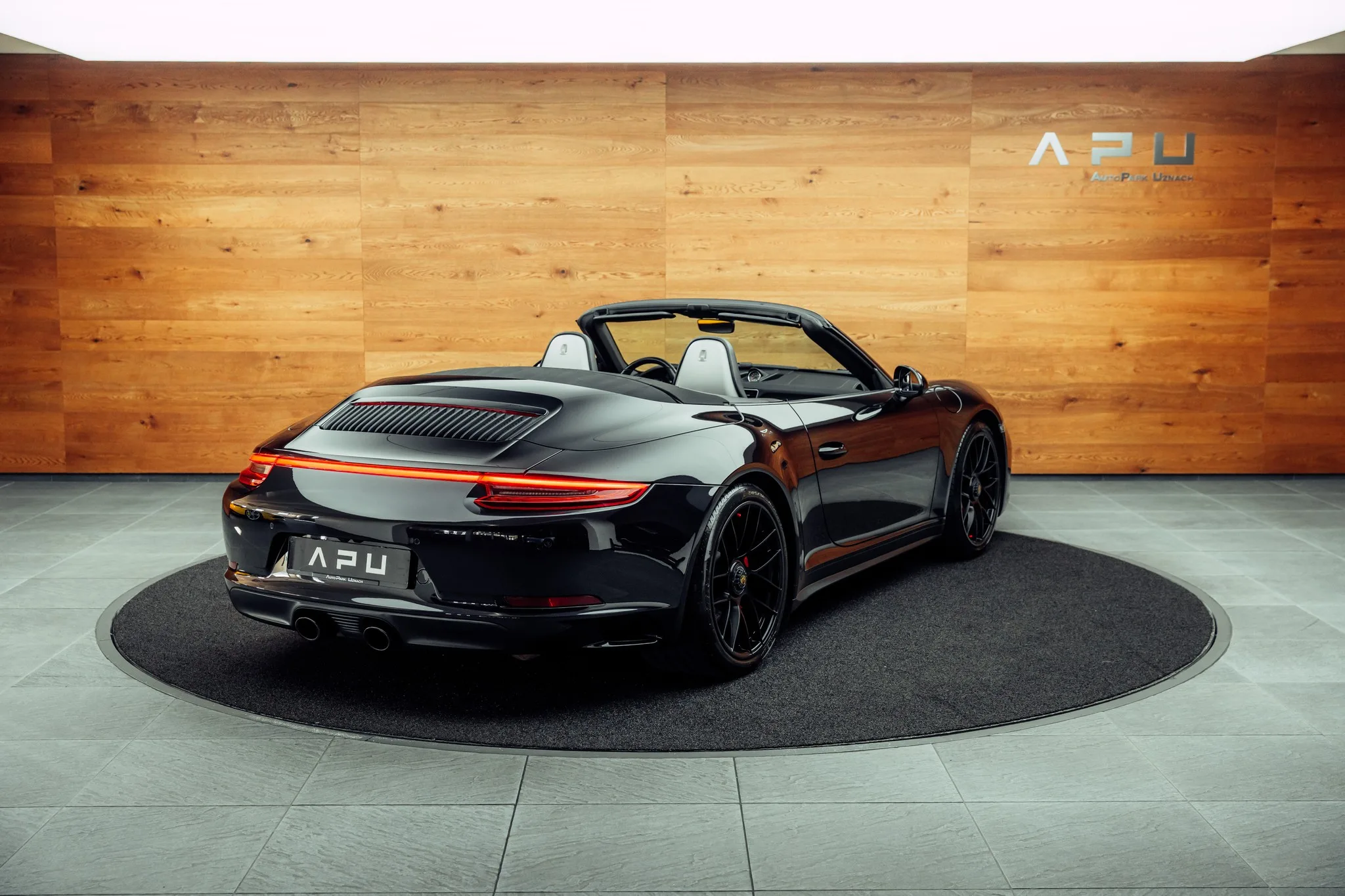 2017 Porsche 911 Carrera 4 GTS Cabriolet, 2/21