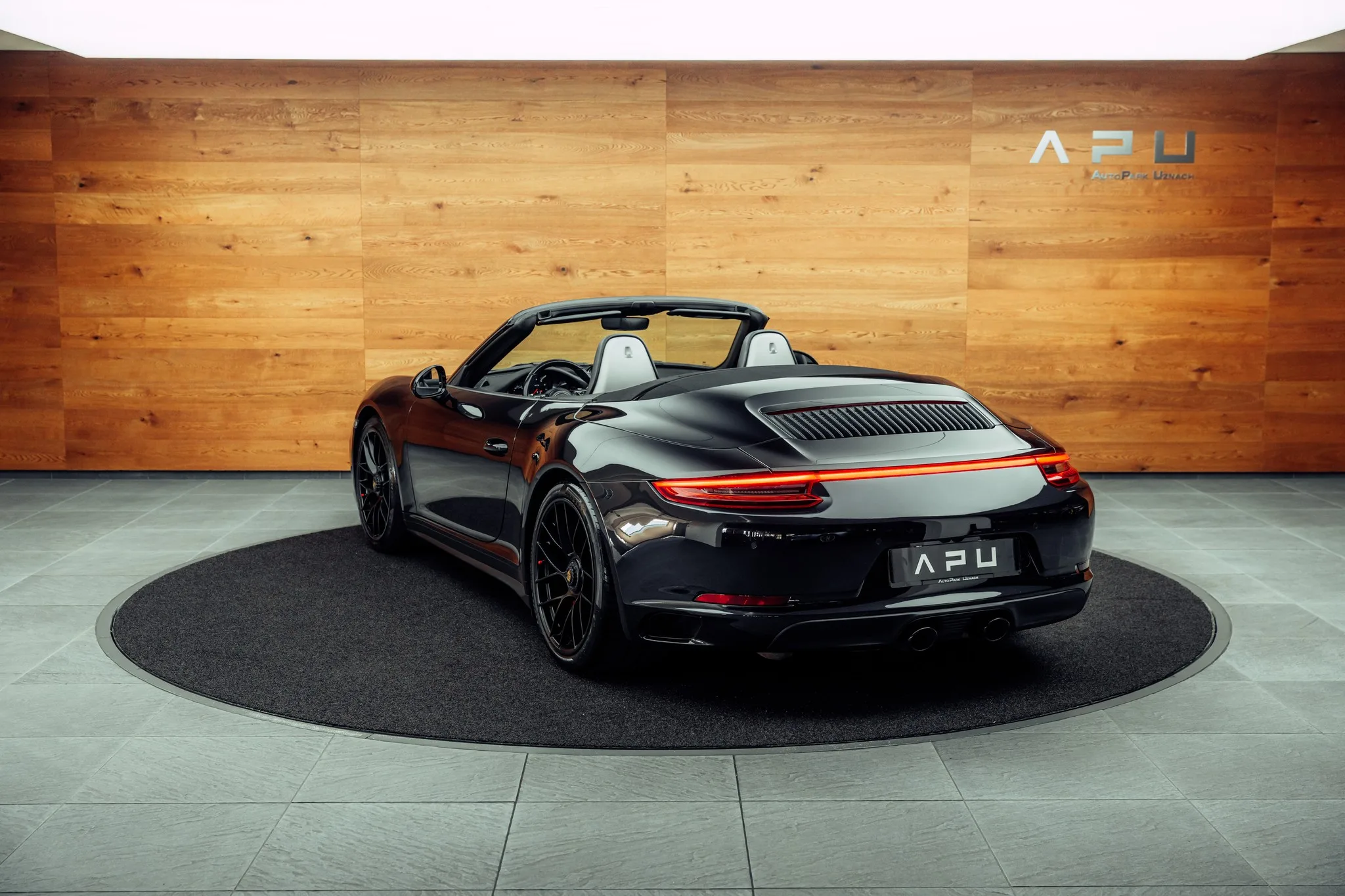 2017 Porsche 911 Carrera 4 GTS Cabriolet, 3/21