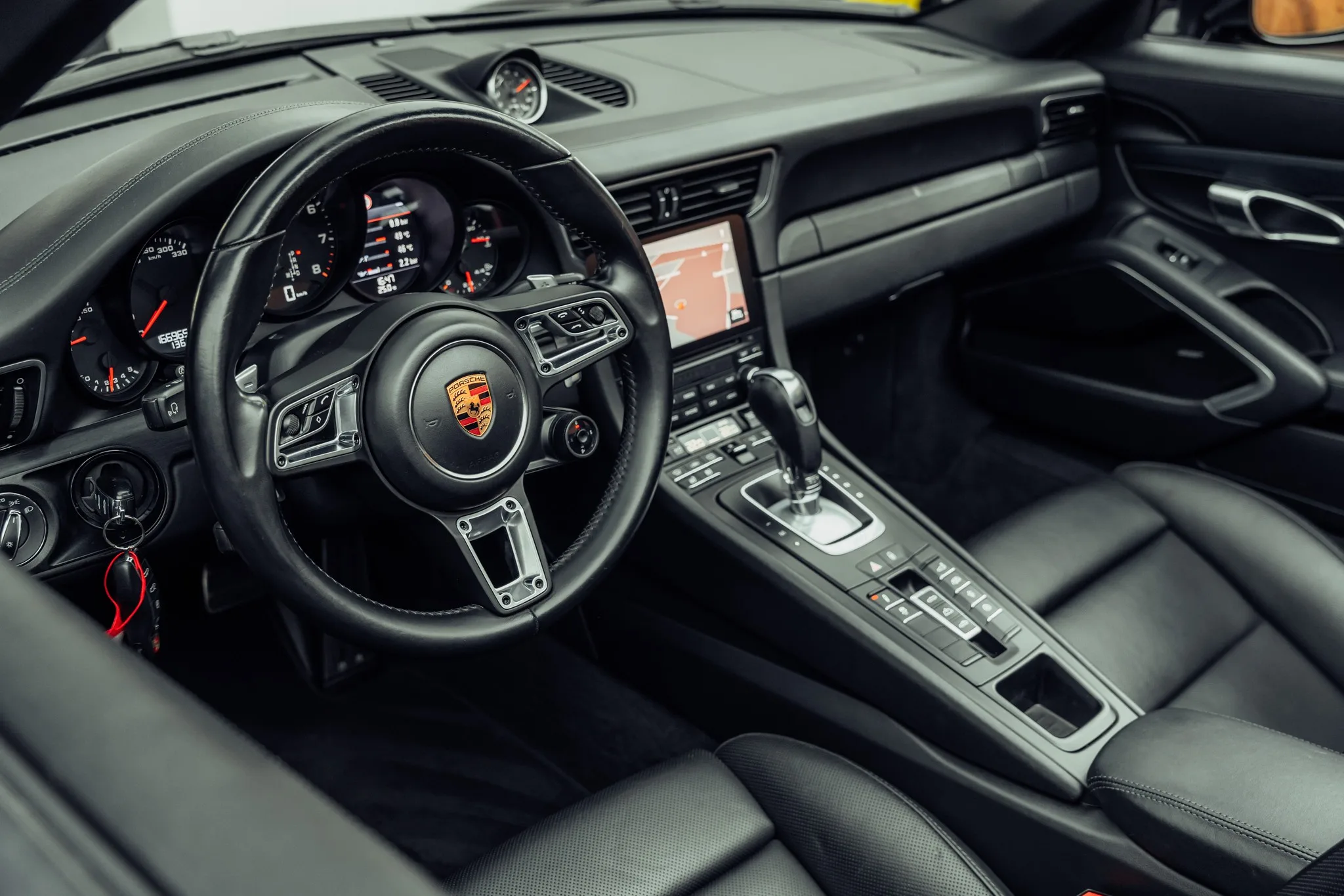 2017 Porsche 911 Carrera 4 GTS Cabriolet, 5/21