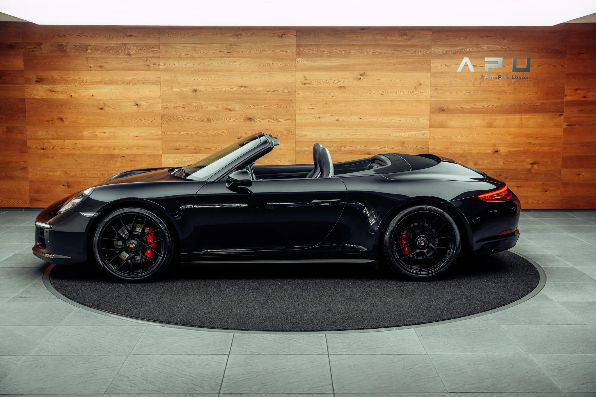 2017 Porsche 911 Carrera 4 GTS Cabriolet, 8/21