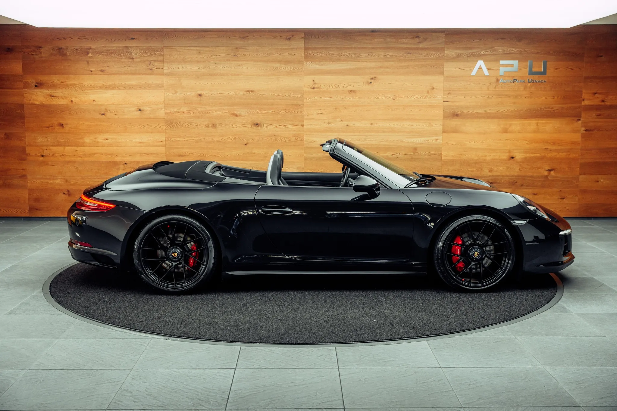 2017 Porsche 911 Carrera 4 GTS Cabriolet, 9/21