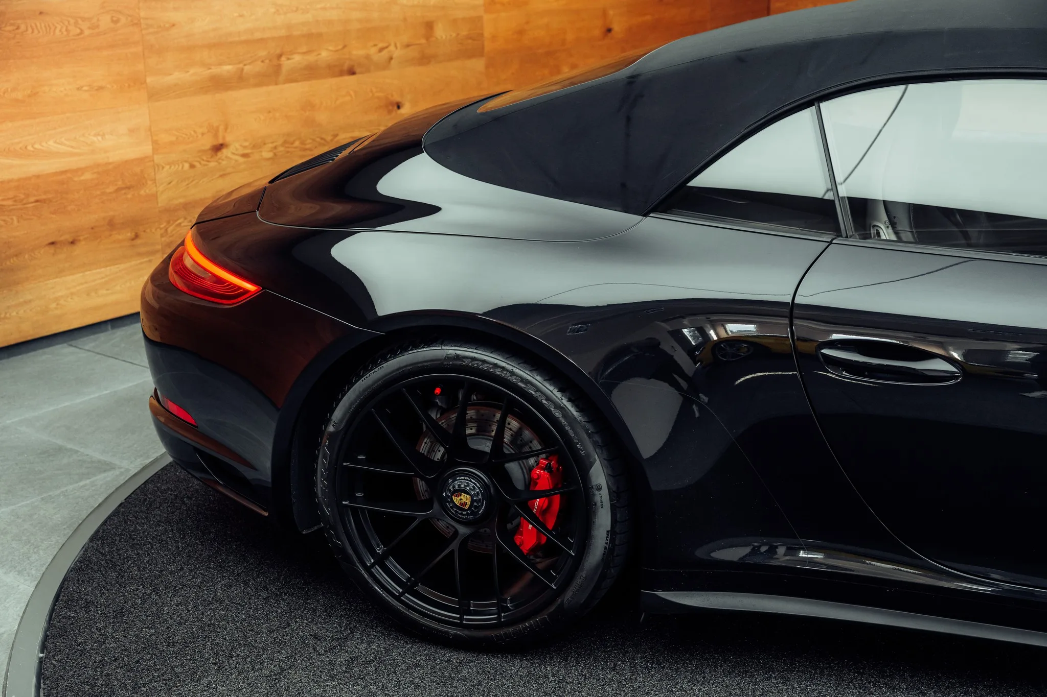 2017 Porsche 911 Carrera 4 GTS Cabriolet, 19/21