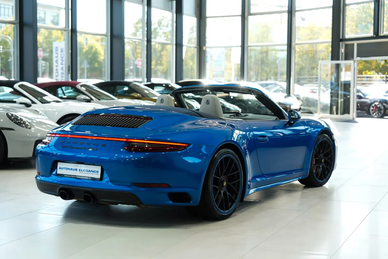 2017 Porsche 911 Carrera 4 GTS Cabriolet, 2/30