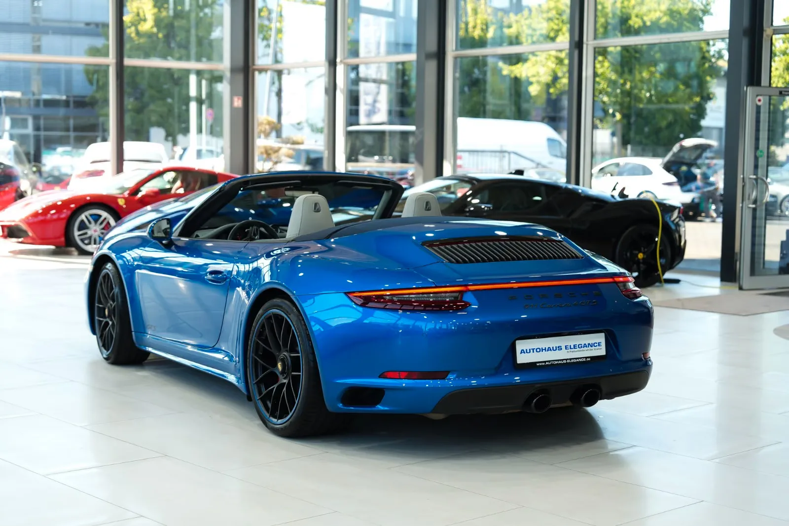 2017 Porsche 911 Carrera 4 GTS Cabriolet, 3/30