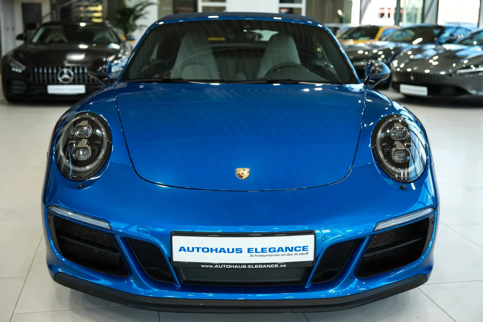 2017 Porsche 911 Carrera 4 GTS Cabriolet, 6/30