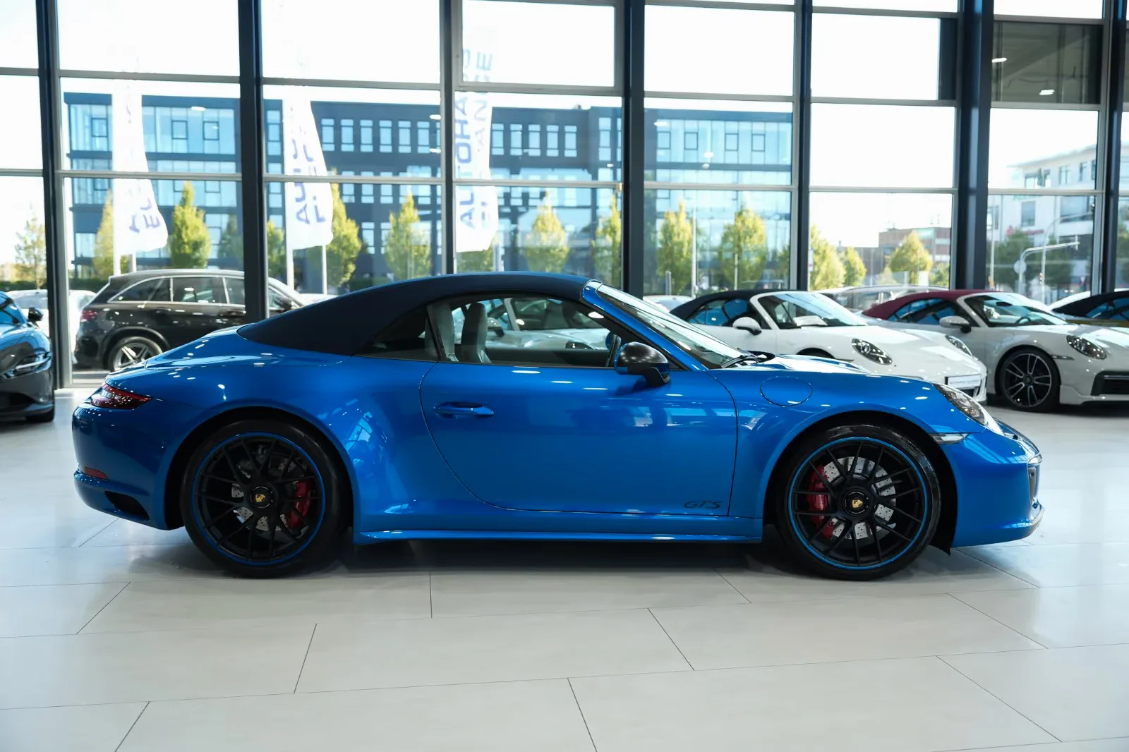 2017 Porsche 911 Carrera 4 GTS Cabriolet, 11/30