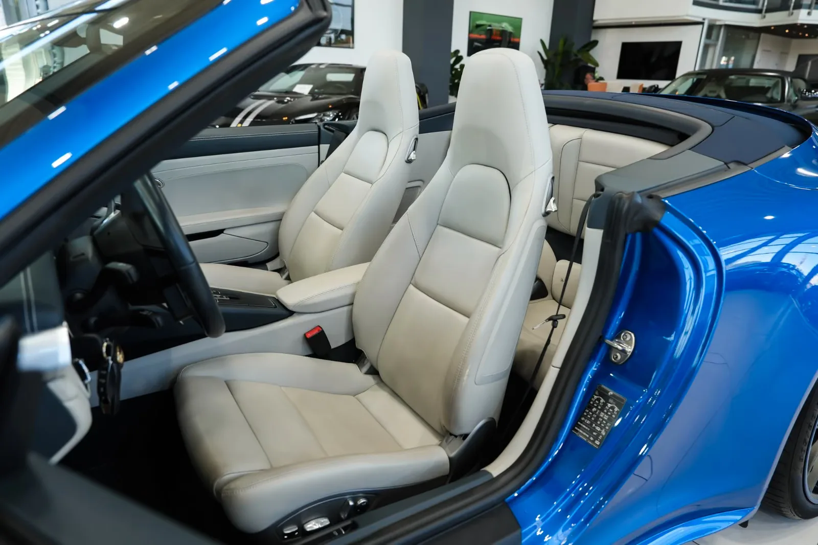 2017 Porsche 911 Carrera 4 GTS Cabriolet, 18/30