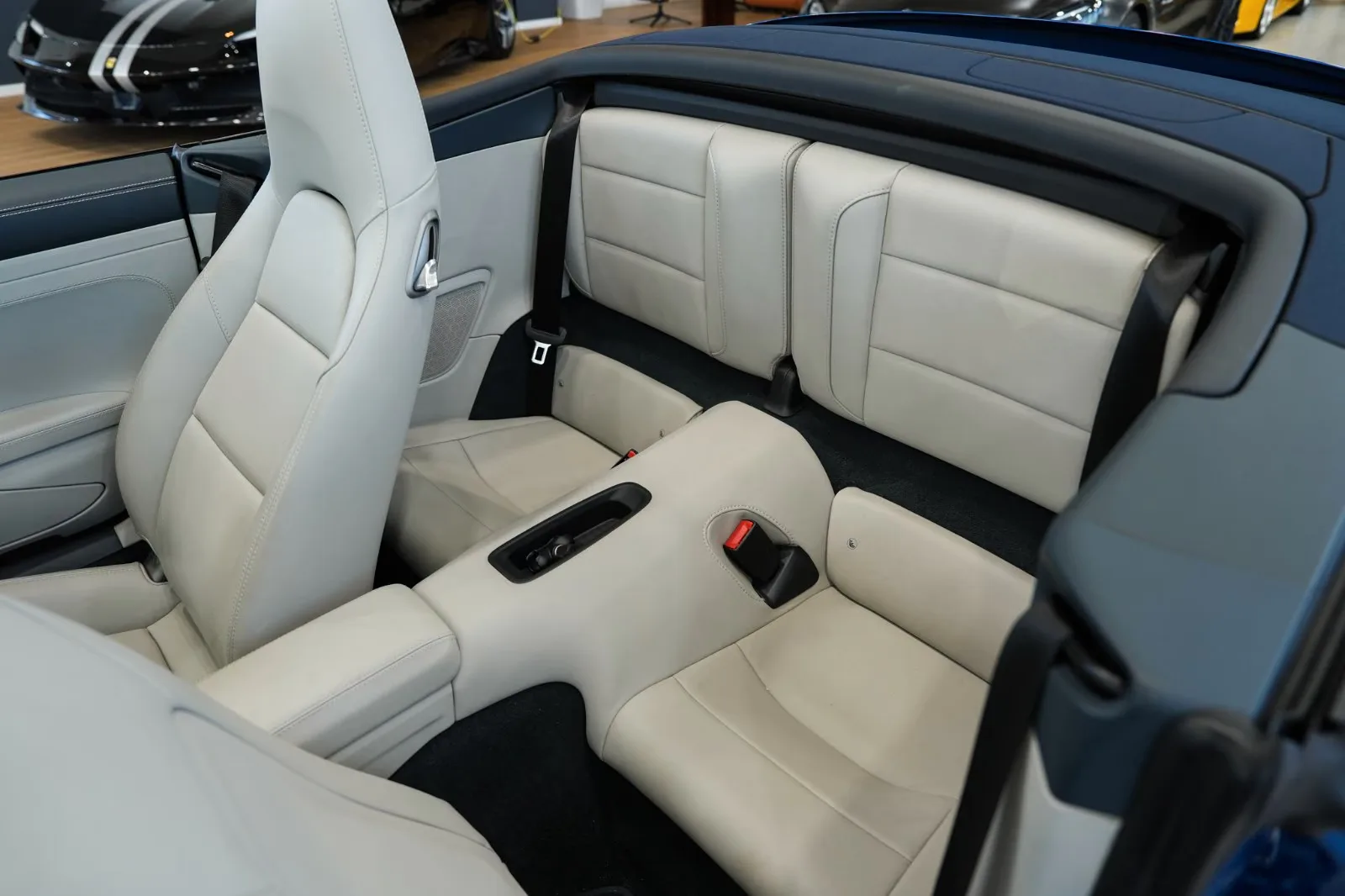 2017 Porsche 911 Carrera 4 GTS Cabriolet, 19/30