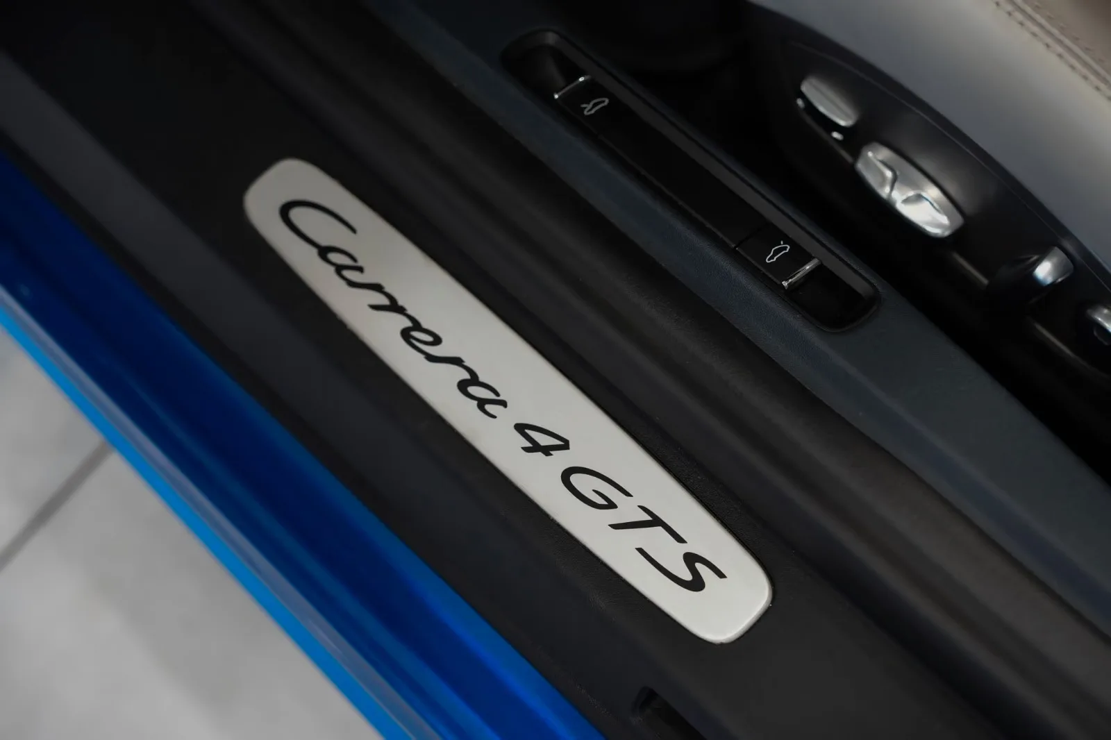 2017 Porsche 911 Carrera 4 GTS Cabriolet, 20/30