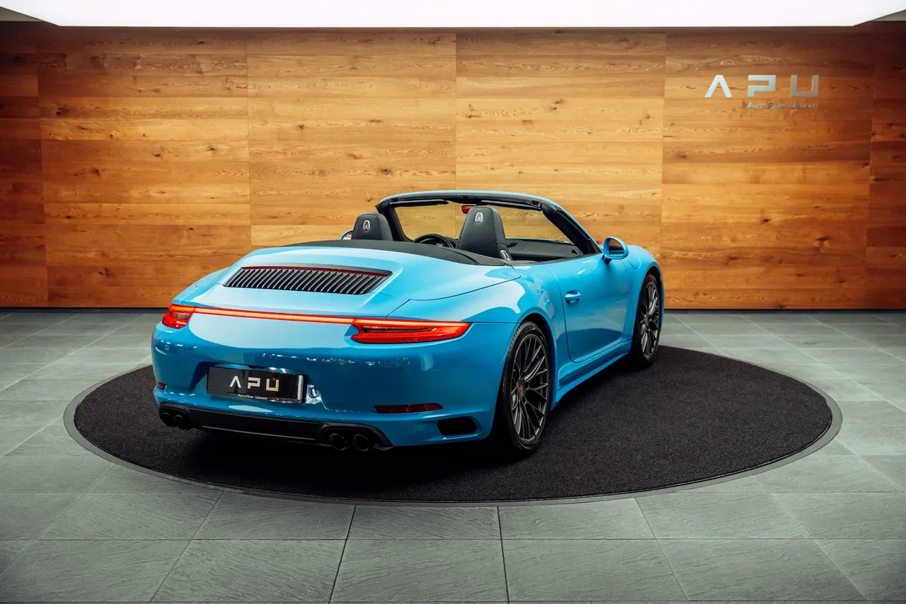 2017 Porsche 911 Carrera 4S Cabriolet proposée par un concessionnaire spécialisé à Uznach, Suisse, photo principale