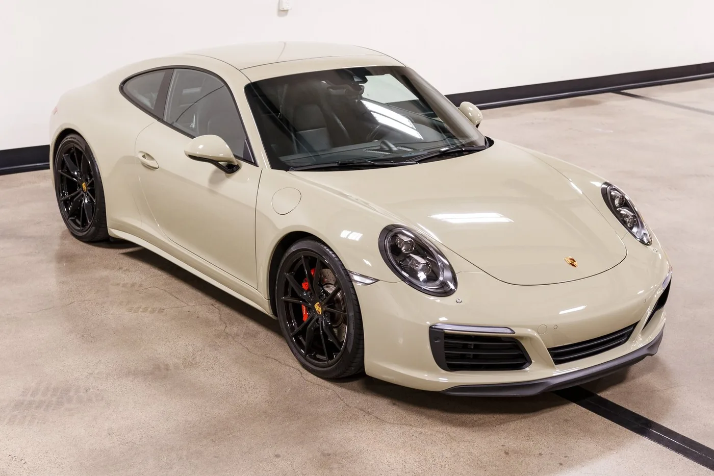 2017 Porsche 911 Carrera 4S vendue par un concessionnaire spécialisé à Costa Mesa, États-Unis, photo 10 sur 15