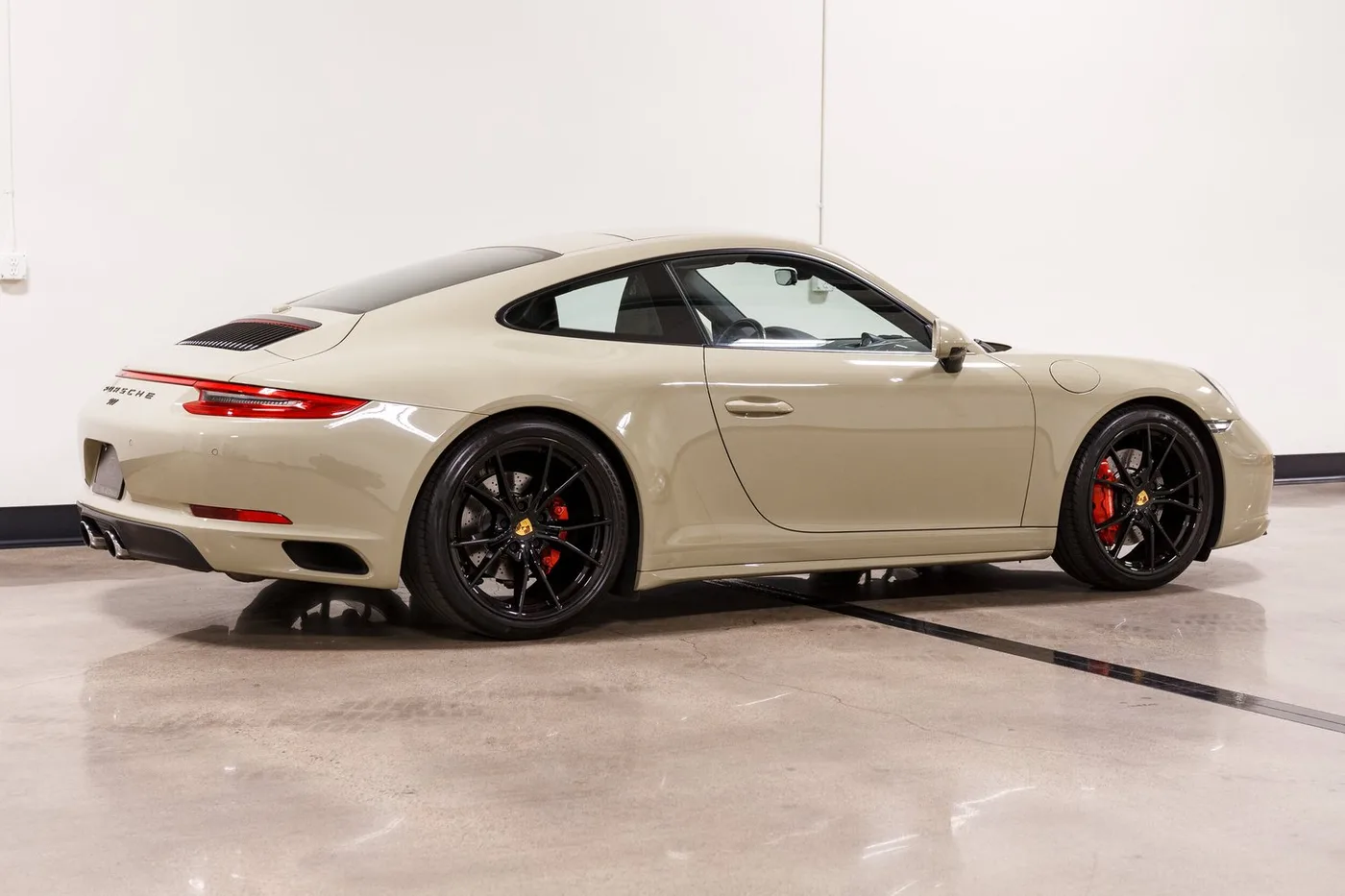 2017 Porsche 911 Carrera 4S vendue par un concessionnaire spécialisé à Costa Mesa, États-Unis, photo 11 sur 15