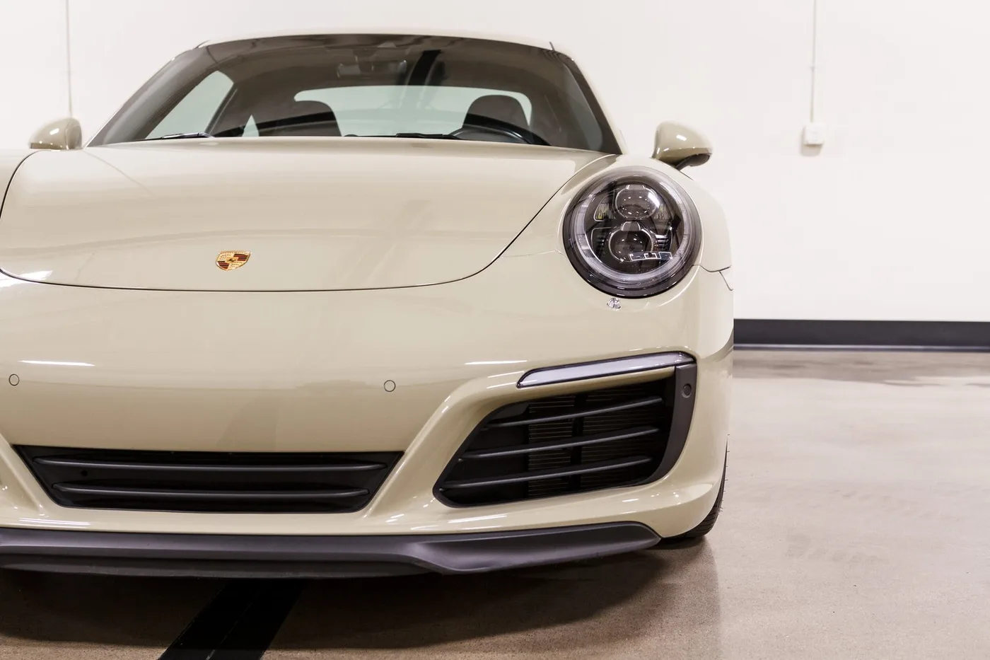 2017 Porsche 911 Carrera 4S vendue par un concessionnaire spécialisé à Costa Mesa, États-Unis, photo 14 sur 15
