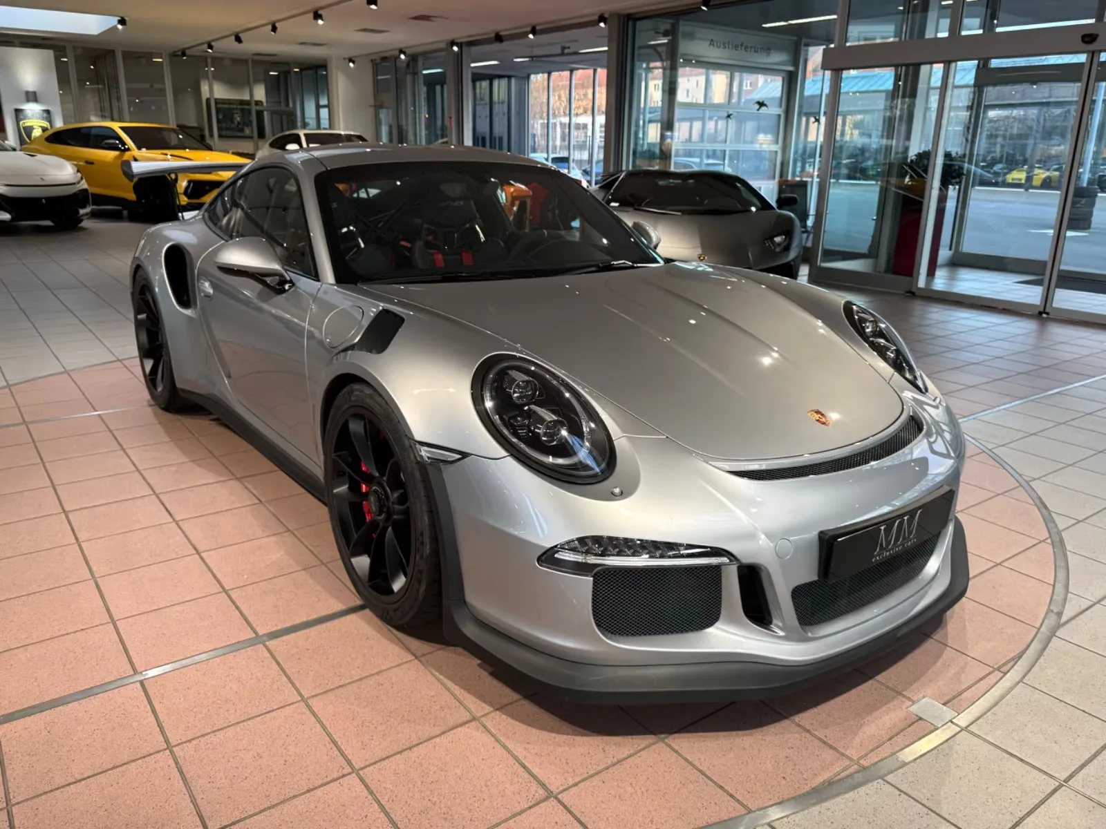 2017 Porsche 911 GT3 RS proposée par un concessionnaire spécialisé à Hannover, Allemagne, photo principale