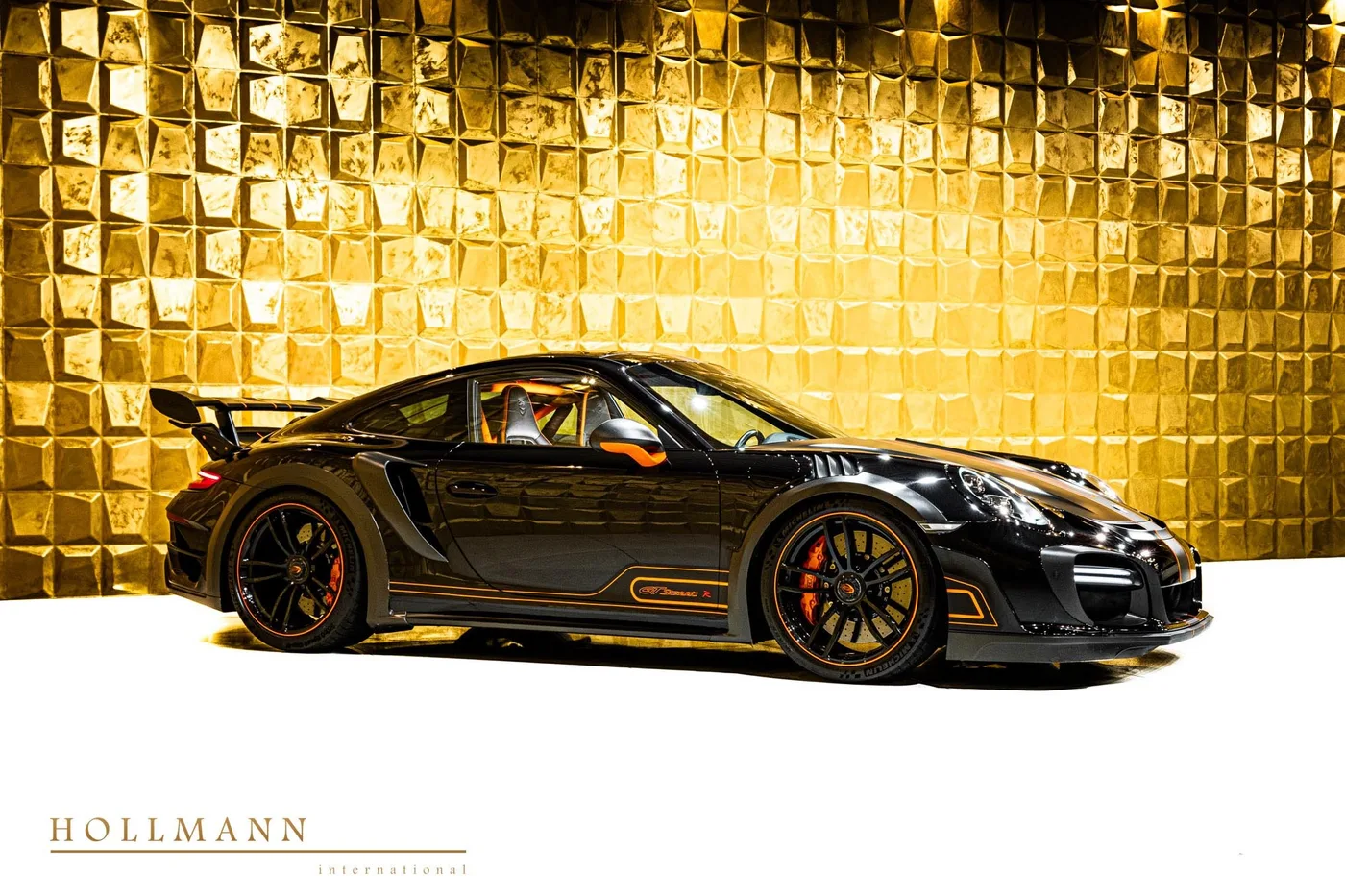 2017 Porsche 911 Turbo S proposée par un concessionnaire spécialisé à Stuhr, Allemagne, photo 2 sur 8