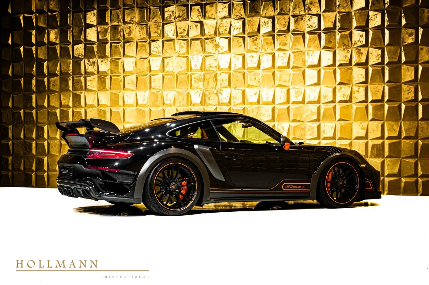 2017 Porsche 911 Turbo S proposée par un concessionnaire spécialisé à Stuhr, Allemagne, photo 3 sur 8