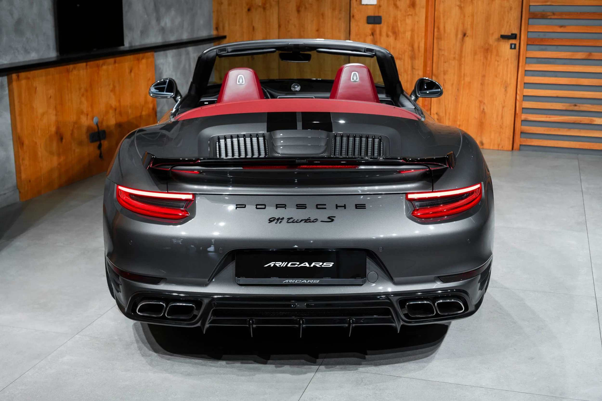 2017 Porsche 911 Turbo Cabriolet, 20/21