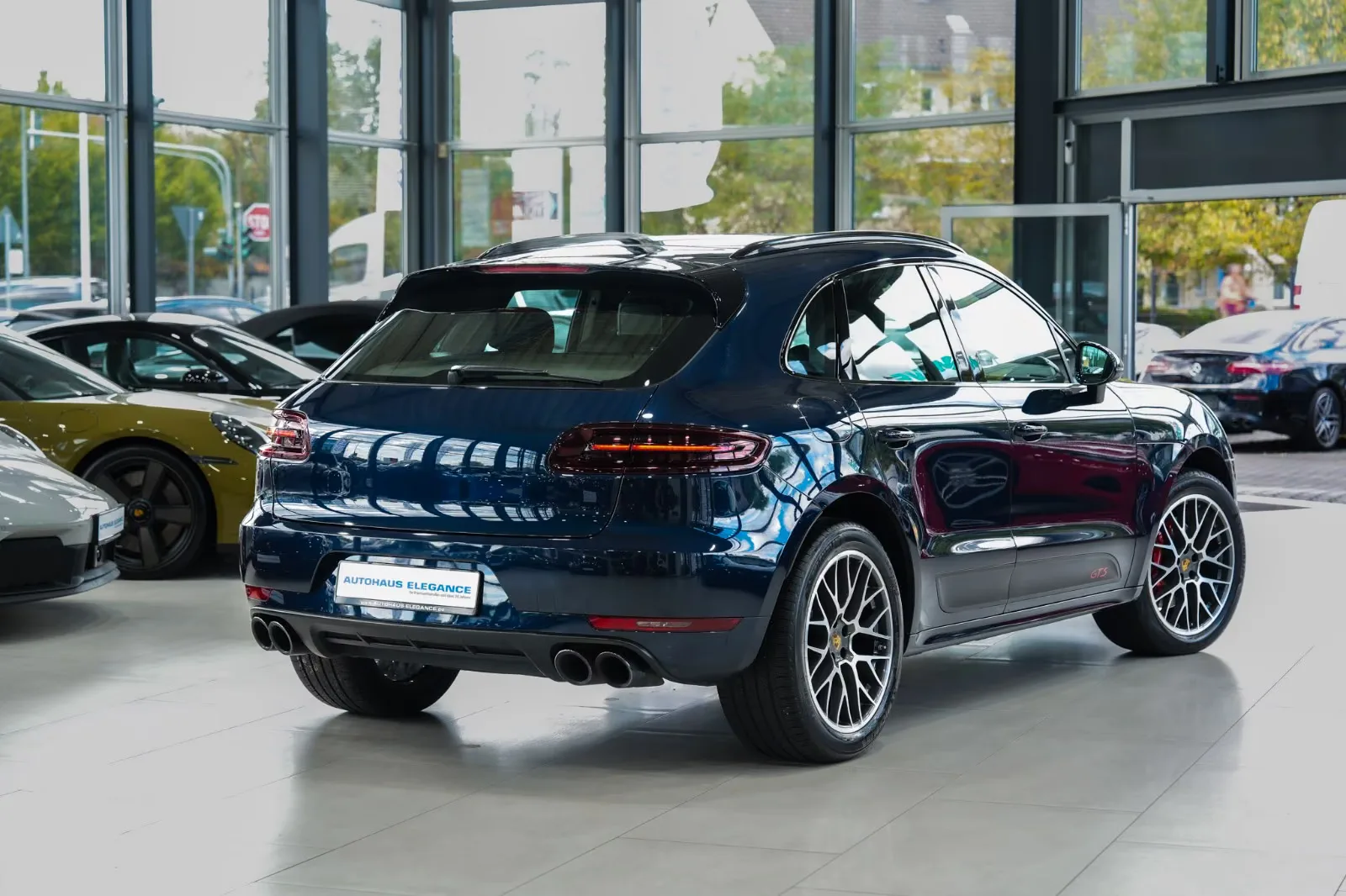 2017 Porsche Macan GTS, 2/30
