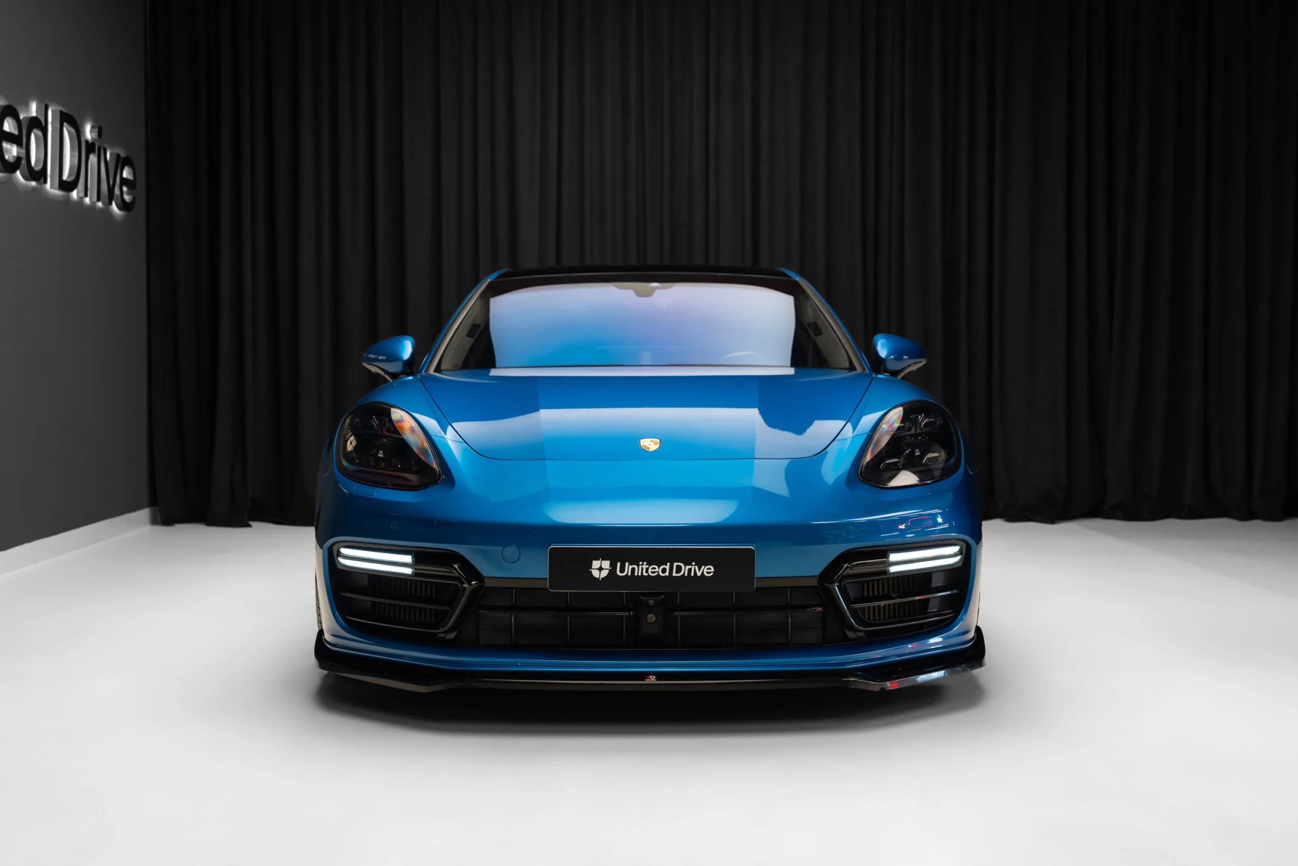 2017 Porsche Panamera 4S, 2/30