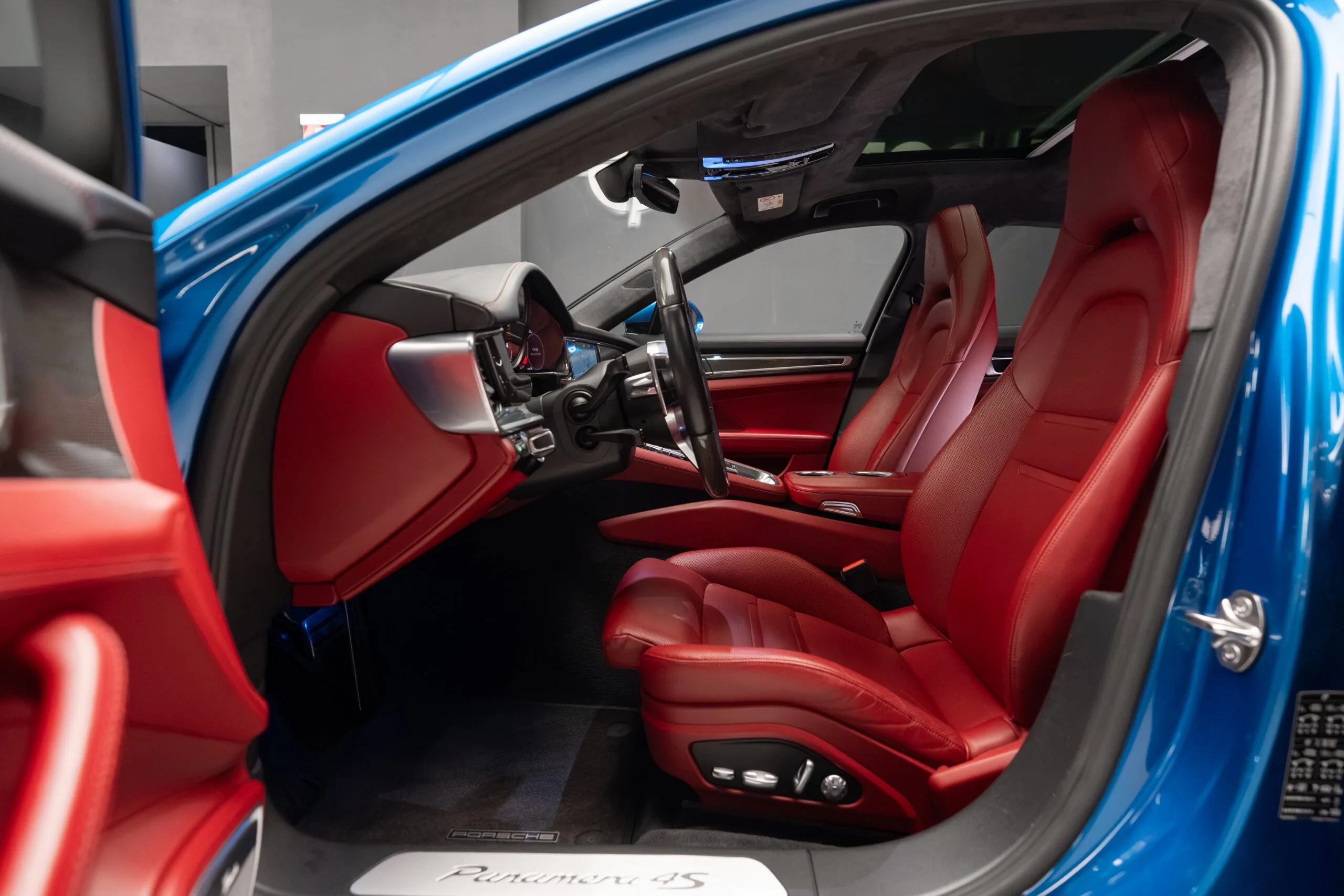 2017 Porsche Panamera 4S, 29/30