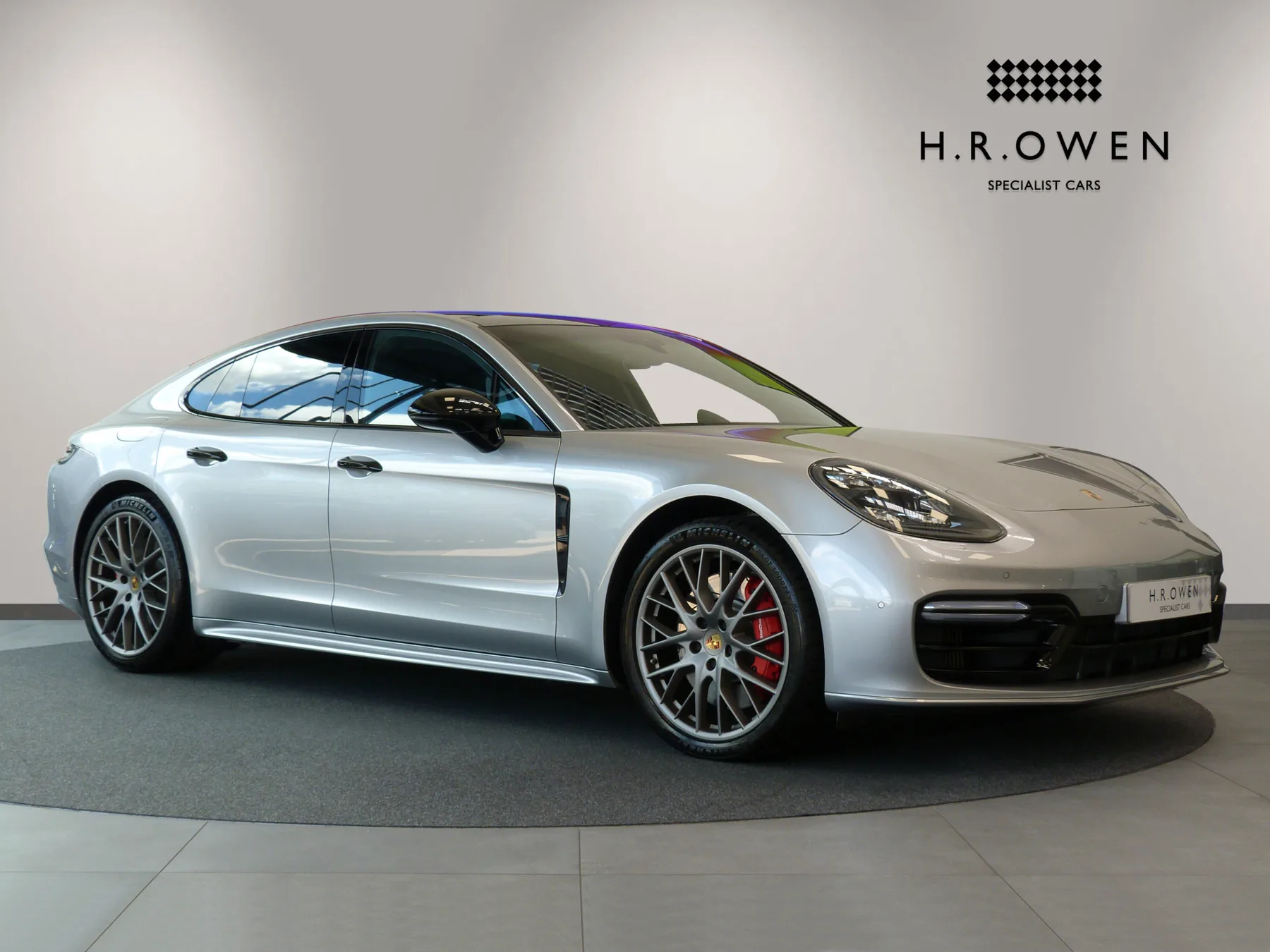 2017 Porsche Panamera angeboten von einer Vertragshändlergruppe in Cheltenham, Vereinigtes Königreich, Hauptfoto