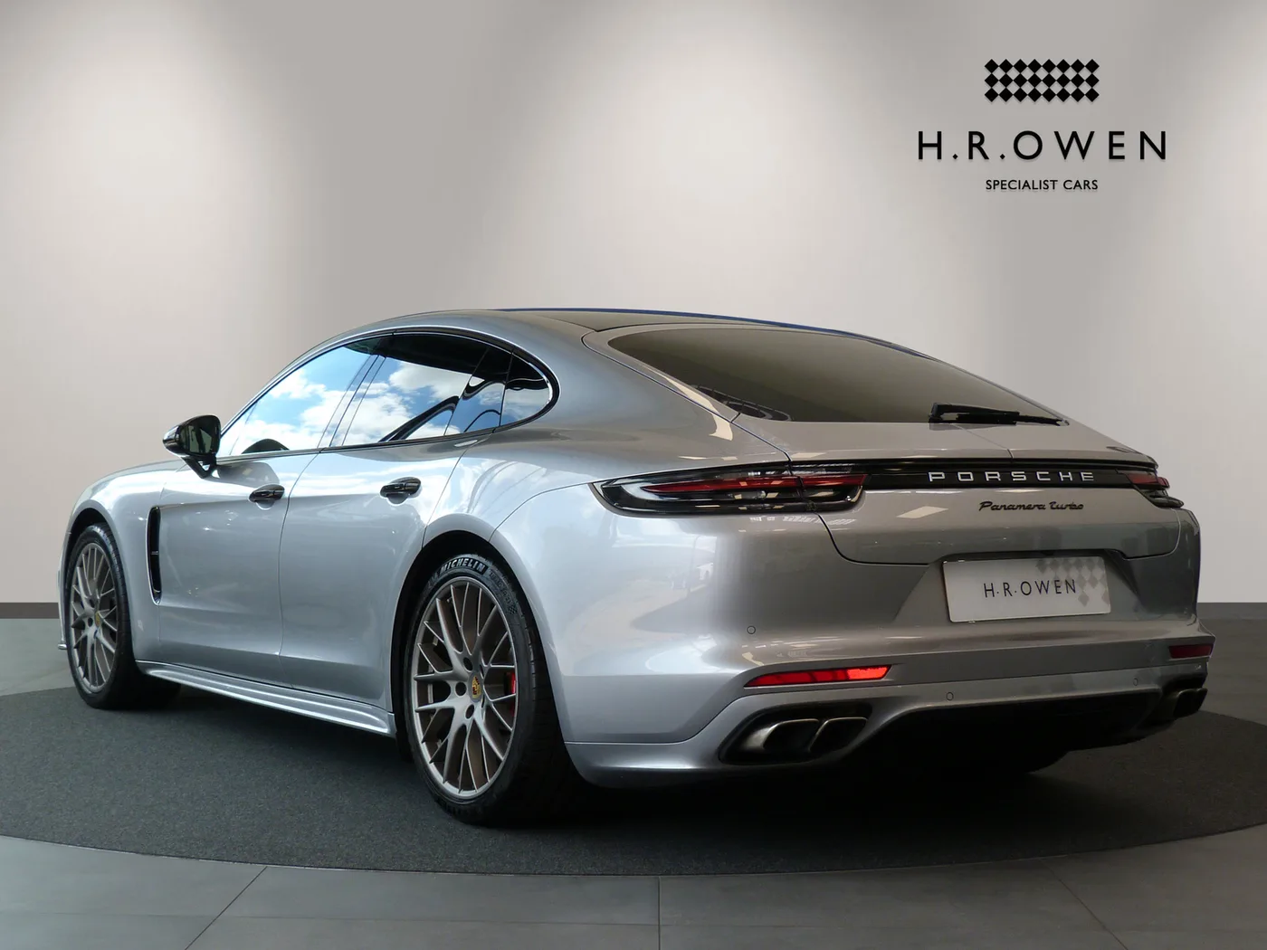 2017 Porsche Panamera angeboten von einer Vertragshändlergruppe in Cheltenham, Vereinigtes Königreich, Foto 2 von 25