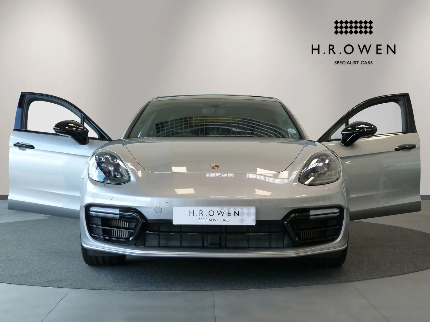 2017 Porsche Panamera angeboten von einer Vertragshändlergruppe in Cheltenham, Vereinigtes Königreich, Foto 10 von 25