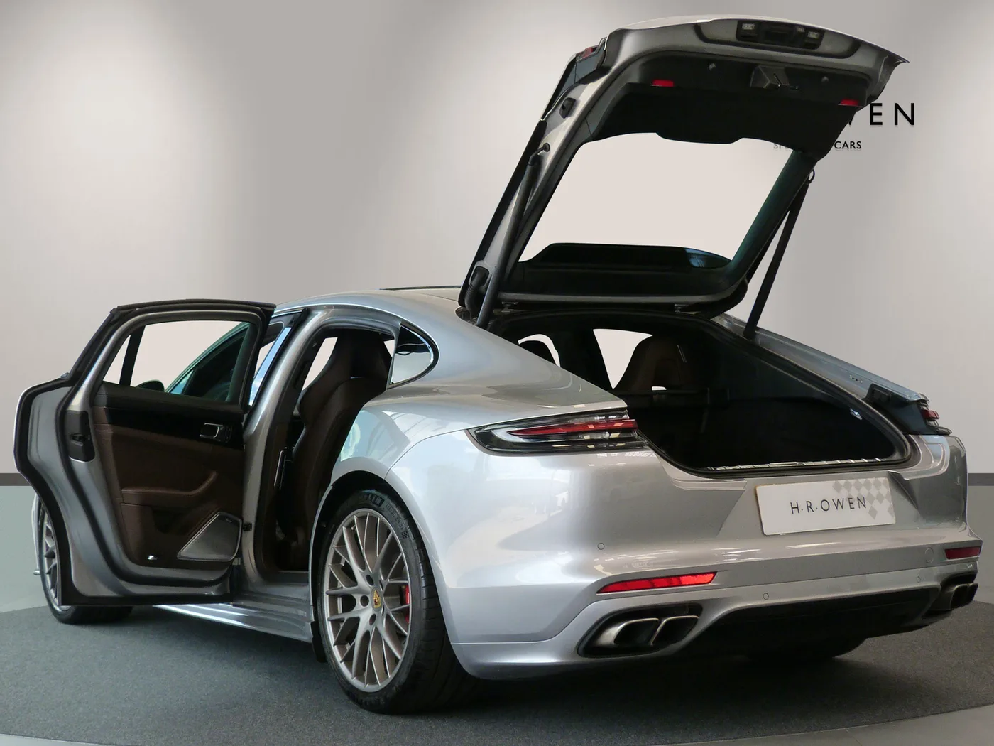 2017 Porsche Panamera angeboten von einer Vertragshändlergruppe in Cheltenham, Vereinigtes Königreich, Foto 16 von 25