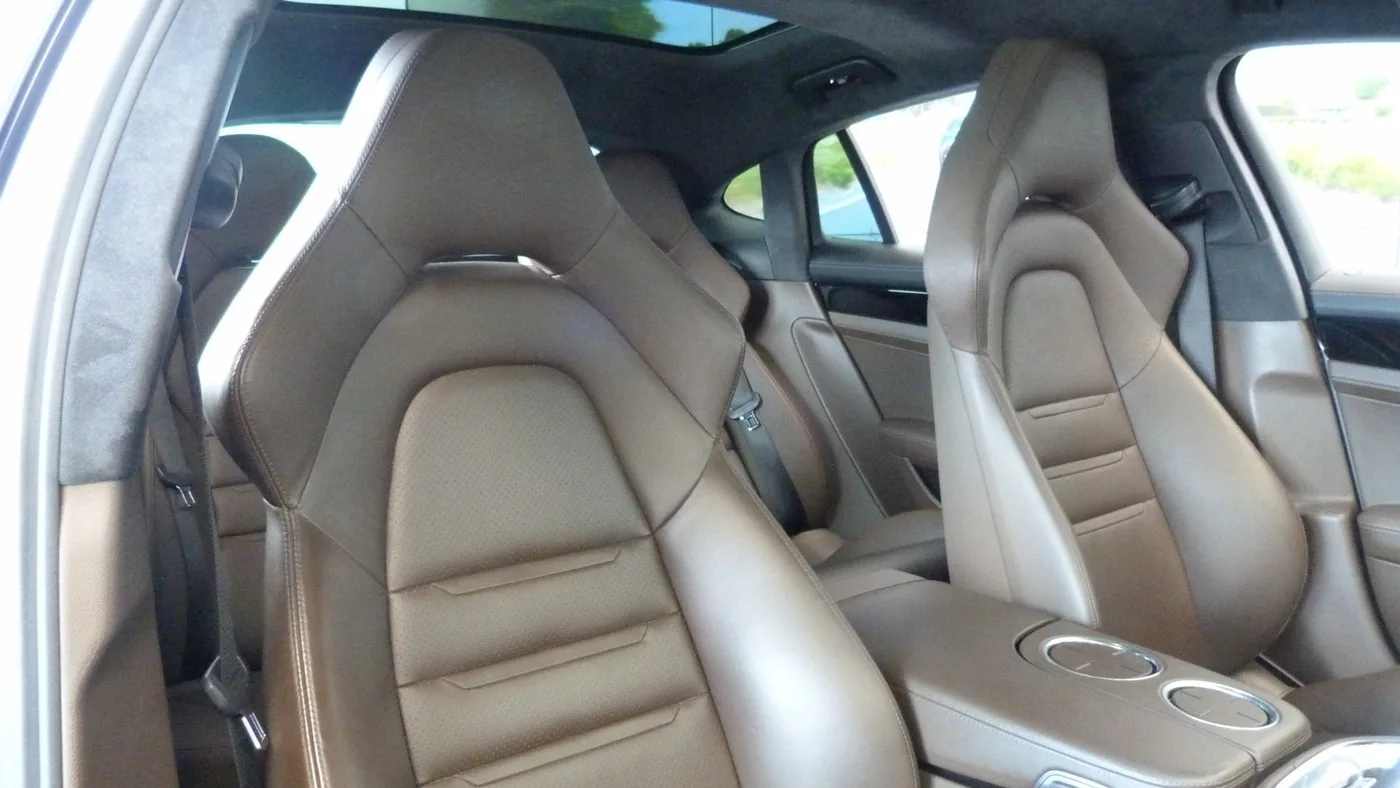 2017 Porsche Panamera angeboten von einer Vertragshändlergruppe in Cheltenham, Vereinigtes Königreich, Foto 19 von 25