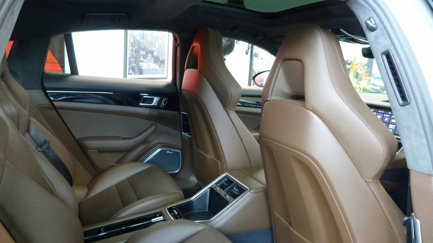 2017 Porsche Panamera angeboten von einer Vertragshändlergruppe in Cheltenham, Vereinigtes Königreich, Foto 22 von 25
