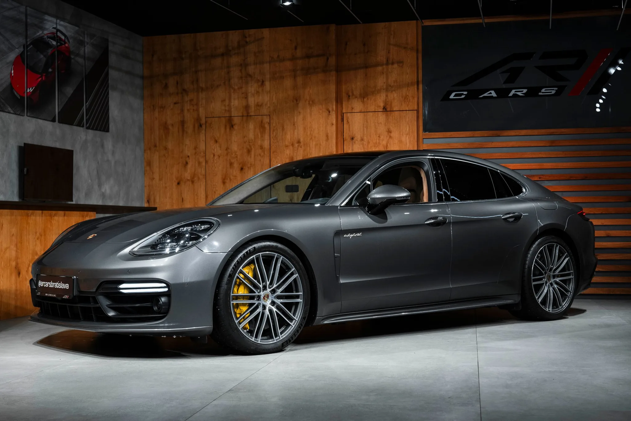 2017 Porsche Panamera Turbo S E-Hybrid angeboten von einem Fachhändler in Bratislava, Slowakei, Hauptfoto