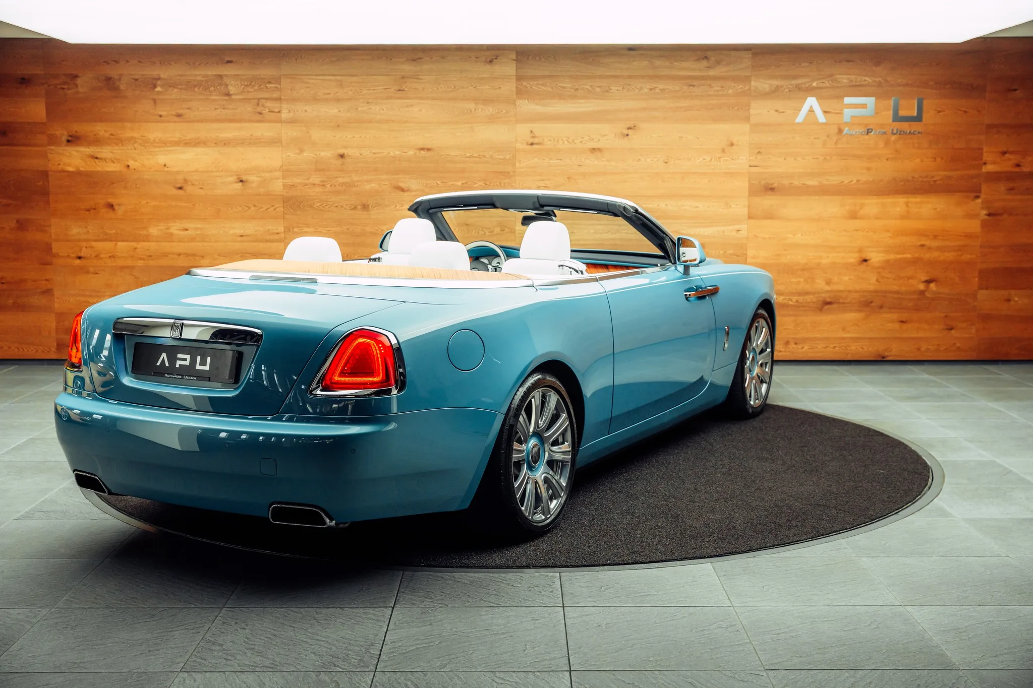 2017 Rolls-Royce Dawn, 2/30