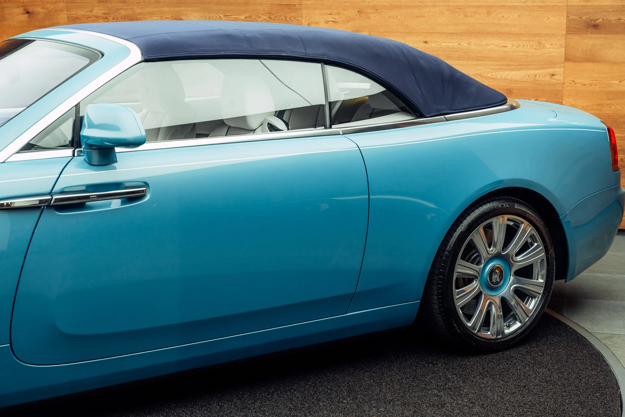 2017 Rolls-Royce Dawn, 29/30