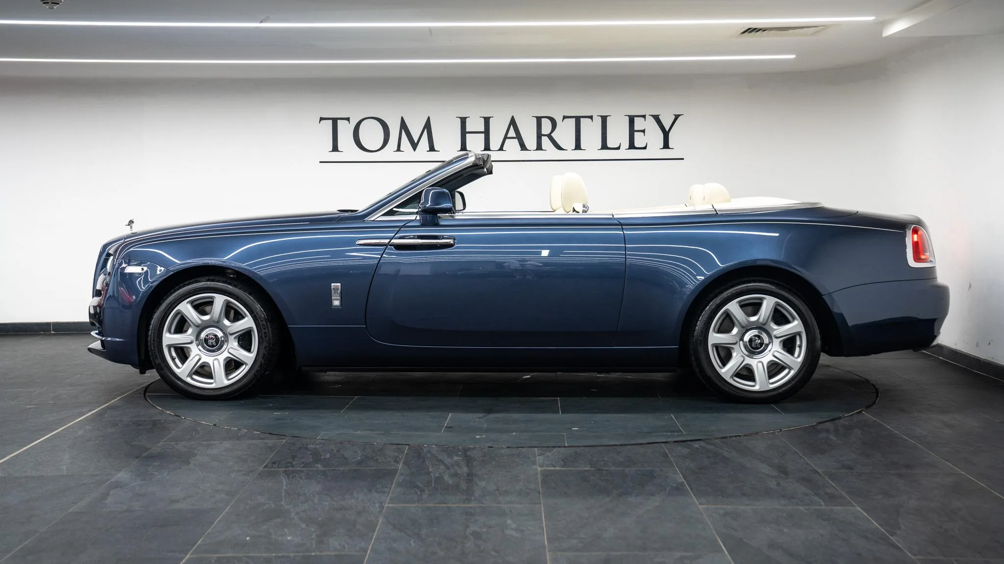 2017 Rolls-Royce Dawn, 4/30