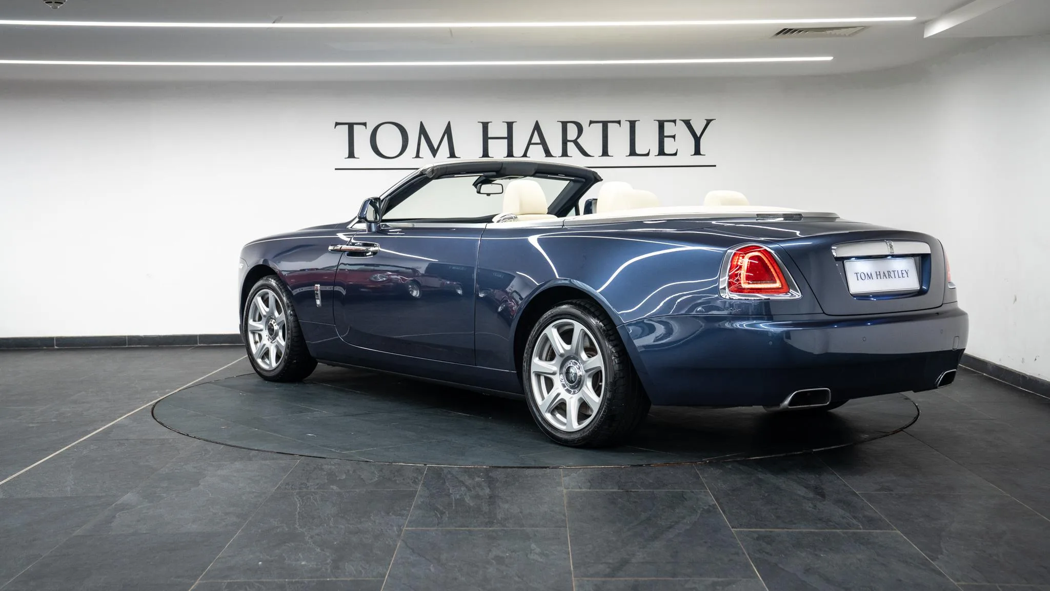 2017 Rolls-Royce Dawn, 5/30