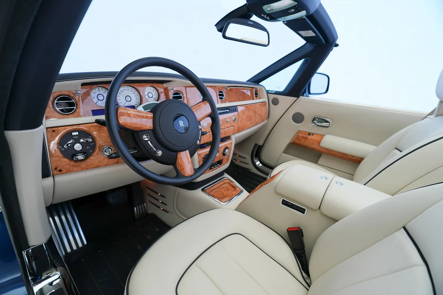 2017 Rolls-Royce Phantom Drophead Coupé, 12/16