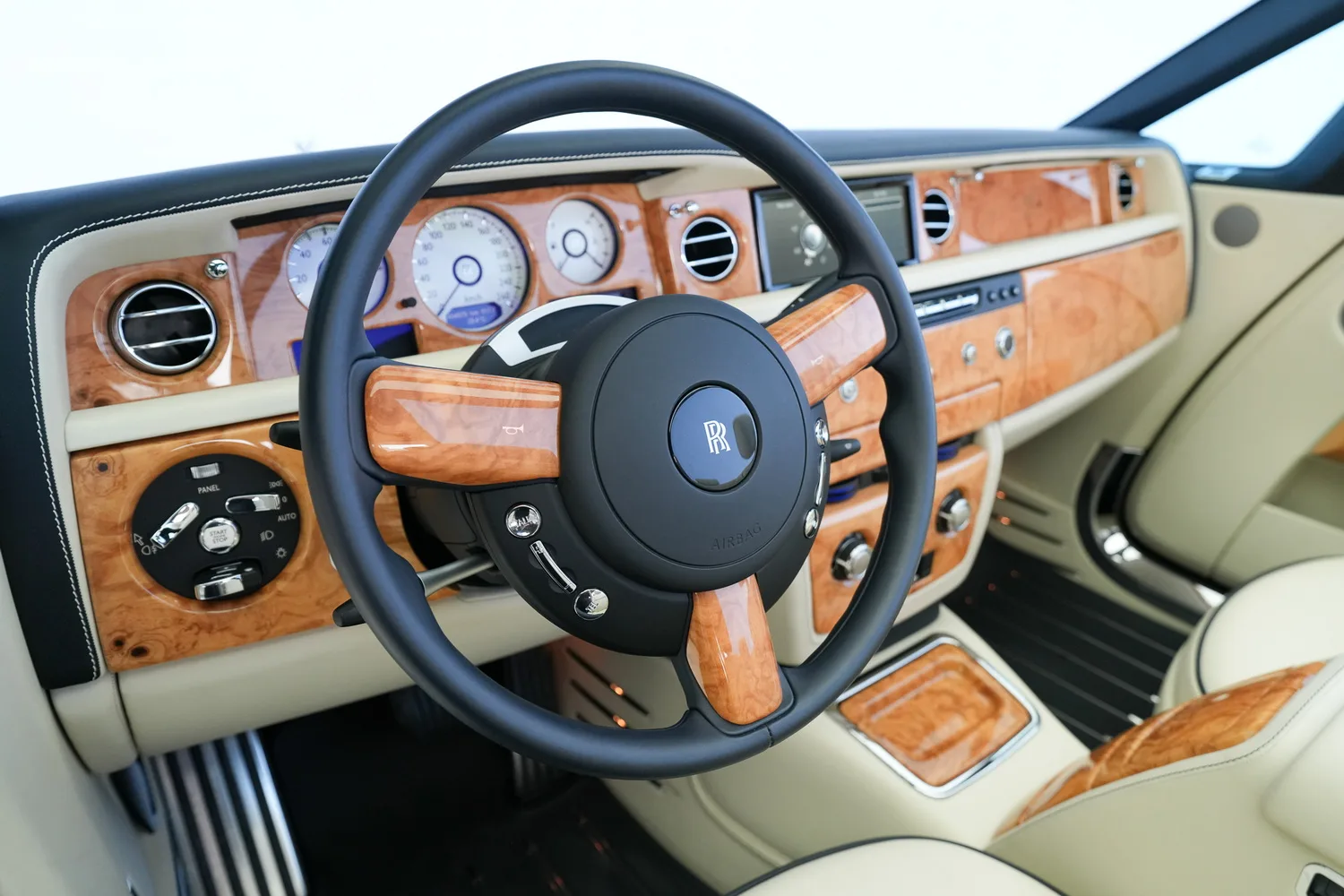 2017 Rolls-Royce Phantom Drophead Coupé, 14/16