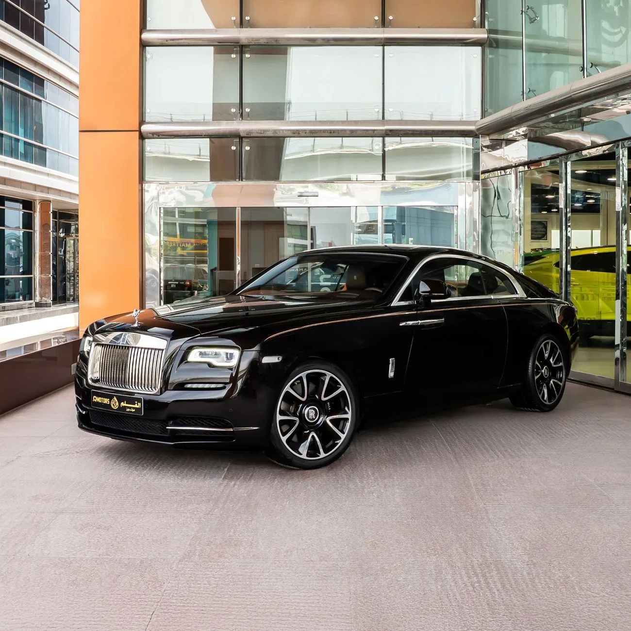 2017 Rolls-Royce Wraith proposée par un concessionnaire spécialisé à Dubai, Émirats arabes unis, photo principale