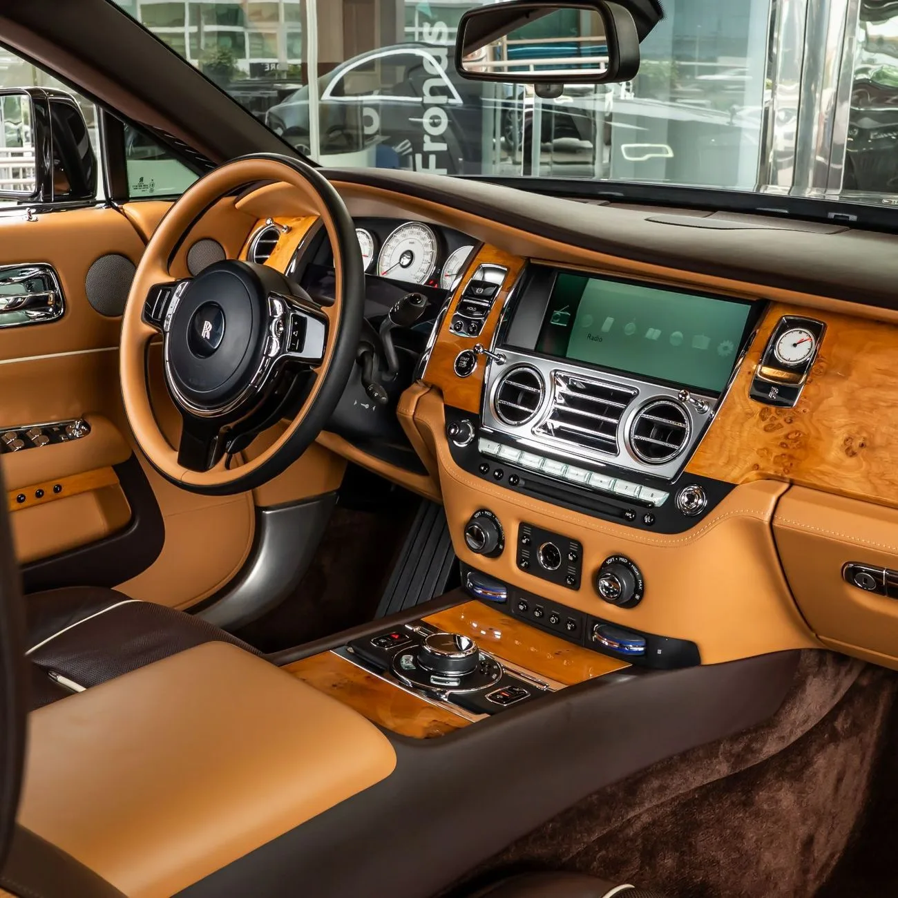 2017 Rolls-Royce Wraith angeboten von einem Fachhändler in Dubai, Vereinigte Arabische Emirate, Foto 10 von 22