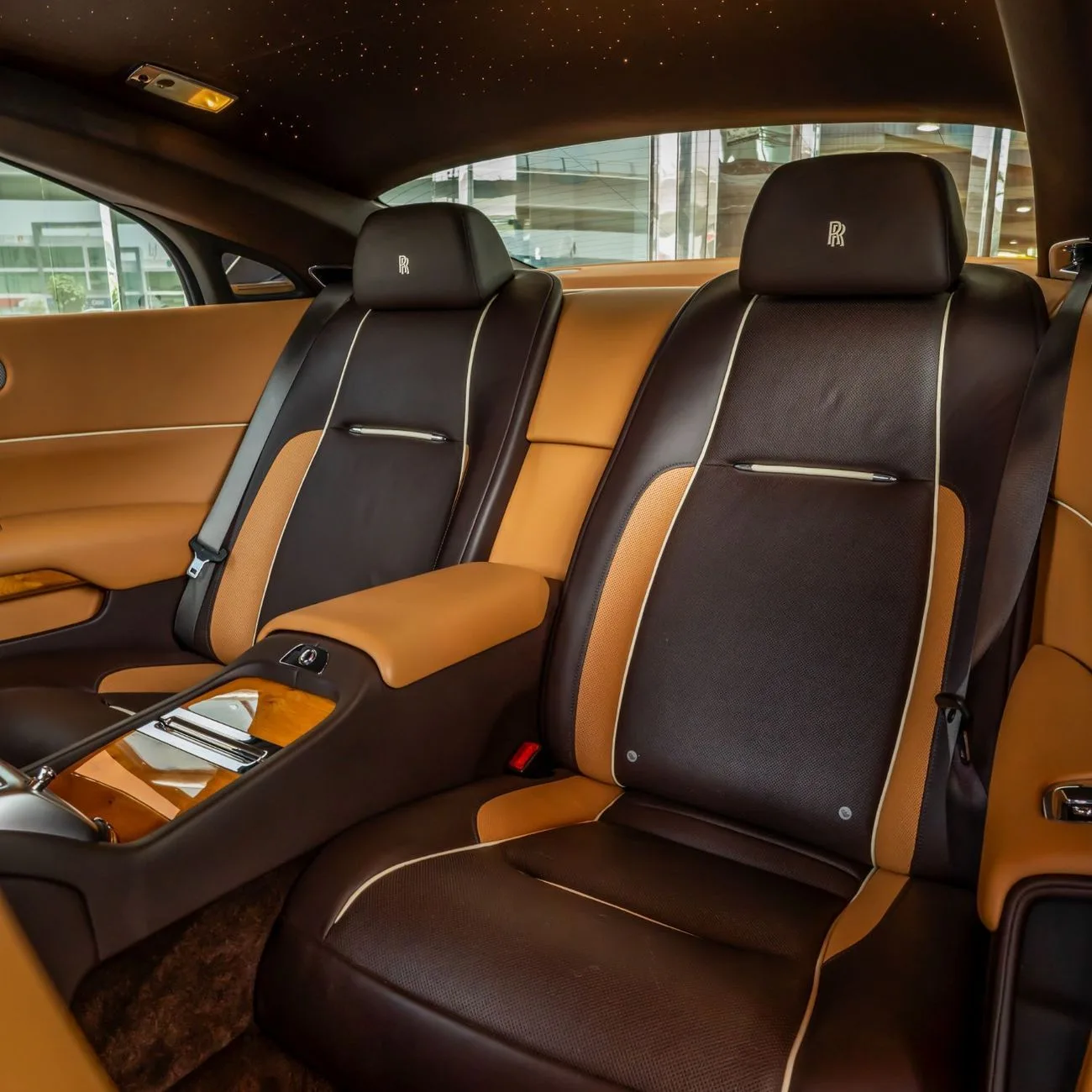 2017 Rolls-Royce Wraith angeboten von einem Fachhändler in Dubai, Vereinigte Arabische Emirate, Foto 17 von 22