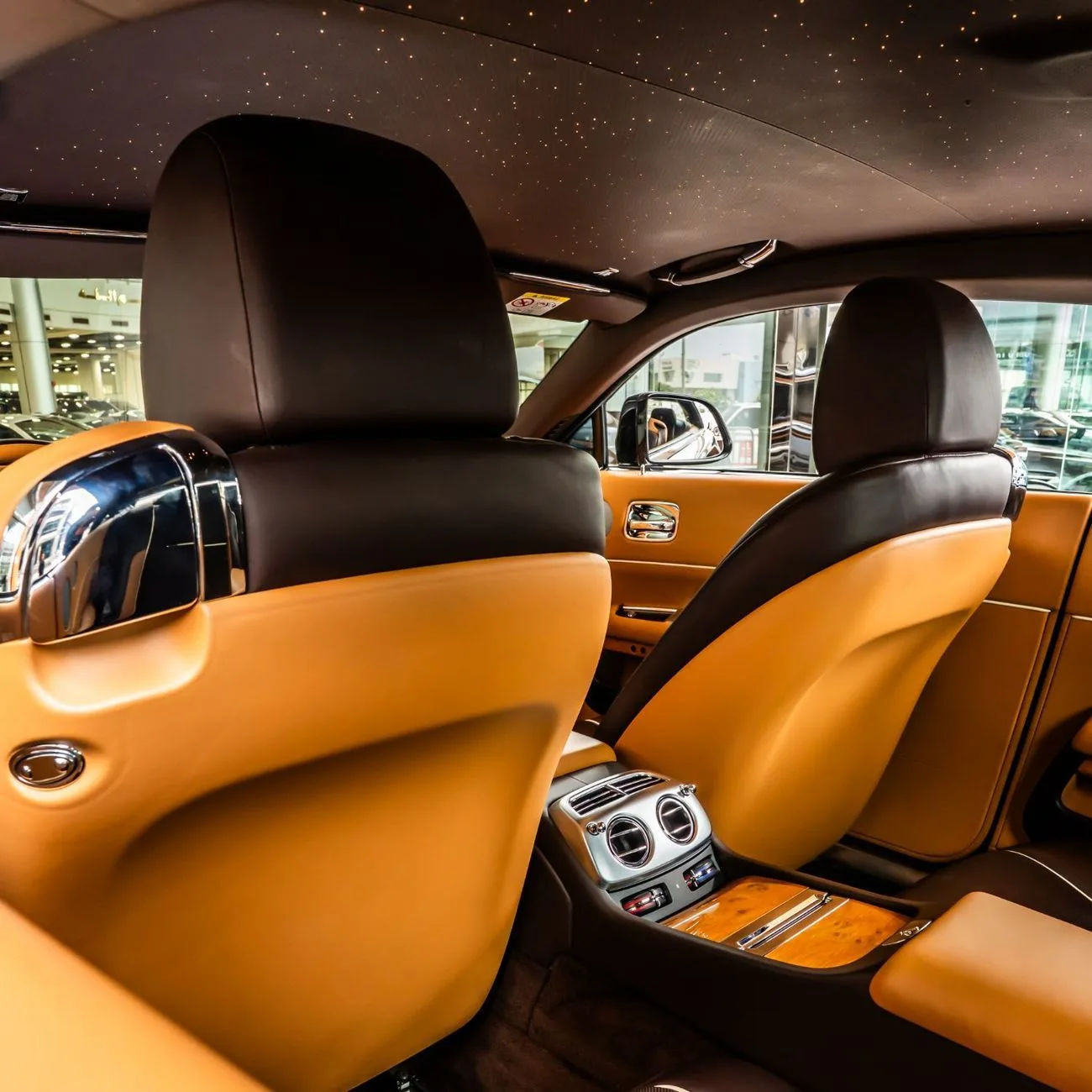 2017 Rolls-Royce Wraith angeboten von einem Fachhändler in Dubai, Vereinigte Arabische Emirate, Foto 20 von 22
