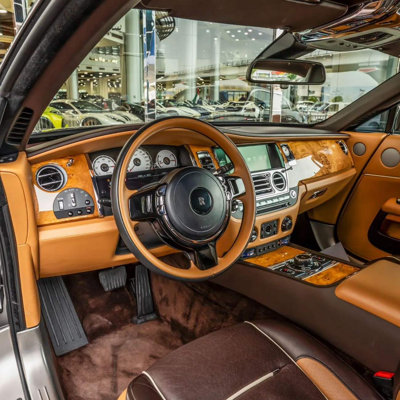 2017 Rolls-Royce Wraith angeboten von einem Fachhändler in Dubai, Vereinigte Arabische Emirate, Foto 21 von 22