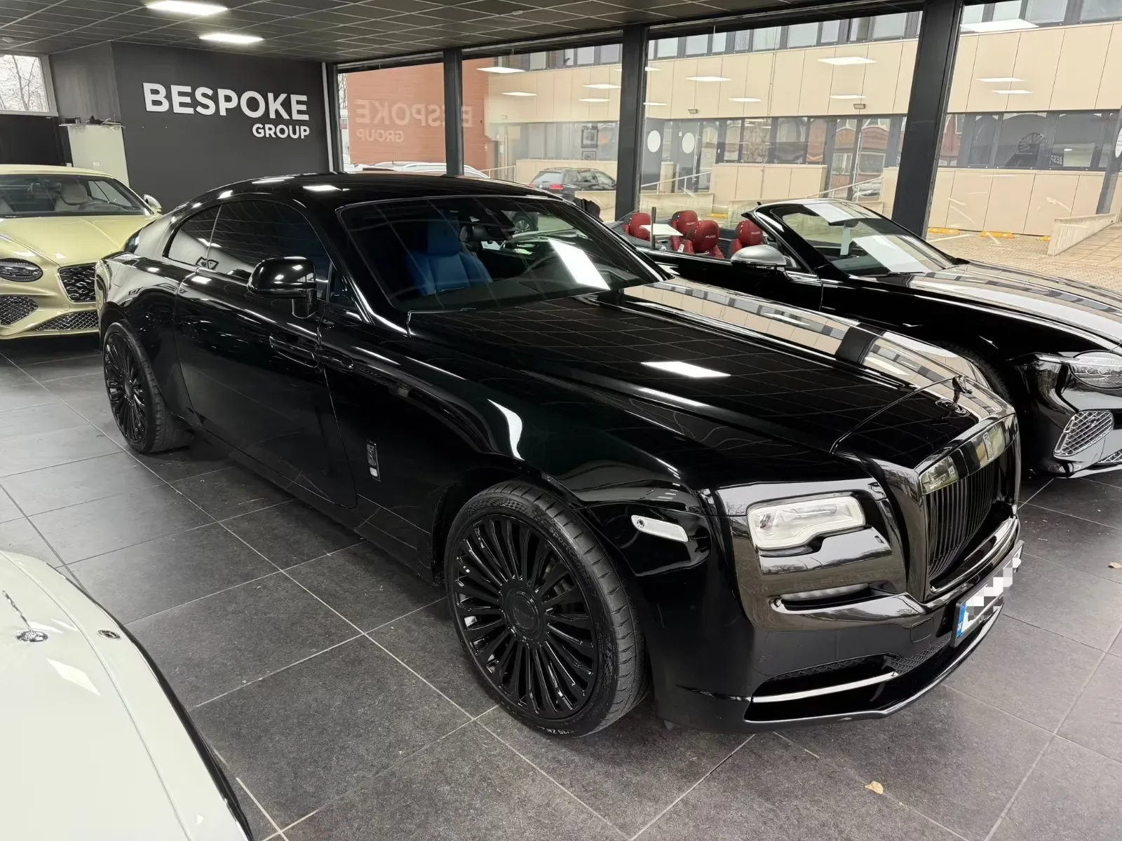 2017 Rolls-Royce Wraith Black Badge proposée par un concessionnaire spécialisé à Bratislava, Slovaquie, photo principale