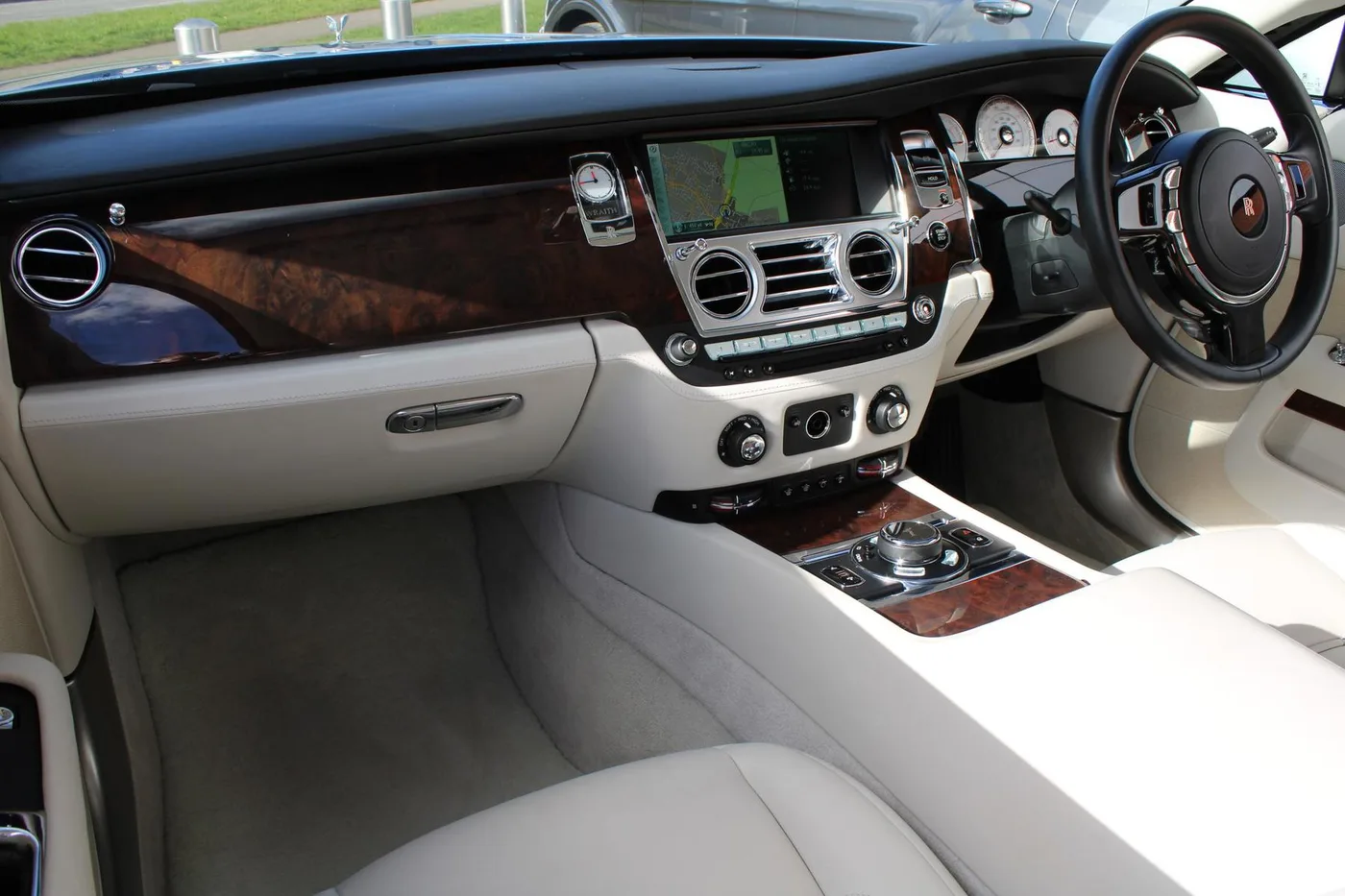 2017 Rolls-Royce Wraith offered by a franchised dealer group in Cheltenham, United Kingdom, photo 3 of 25