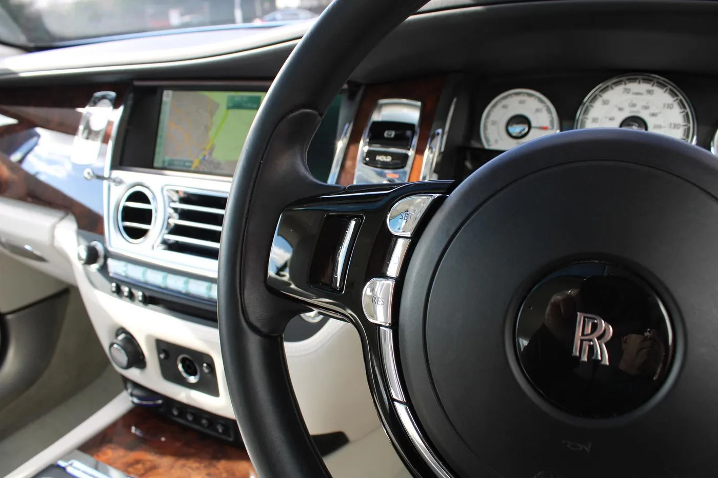 2017 Rolls-Royce Wraith offered by a franchised dealer group in Cheltenham, United Kingdom, photo 24 of 25